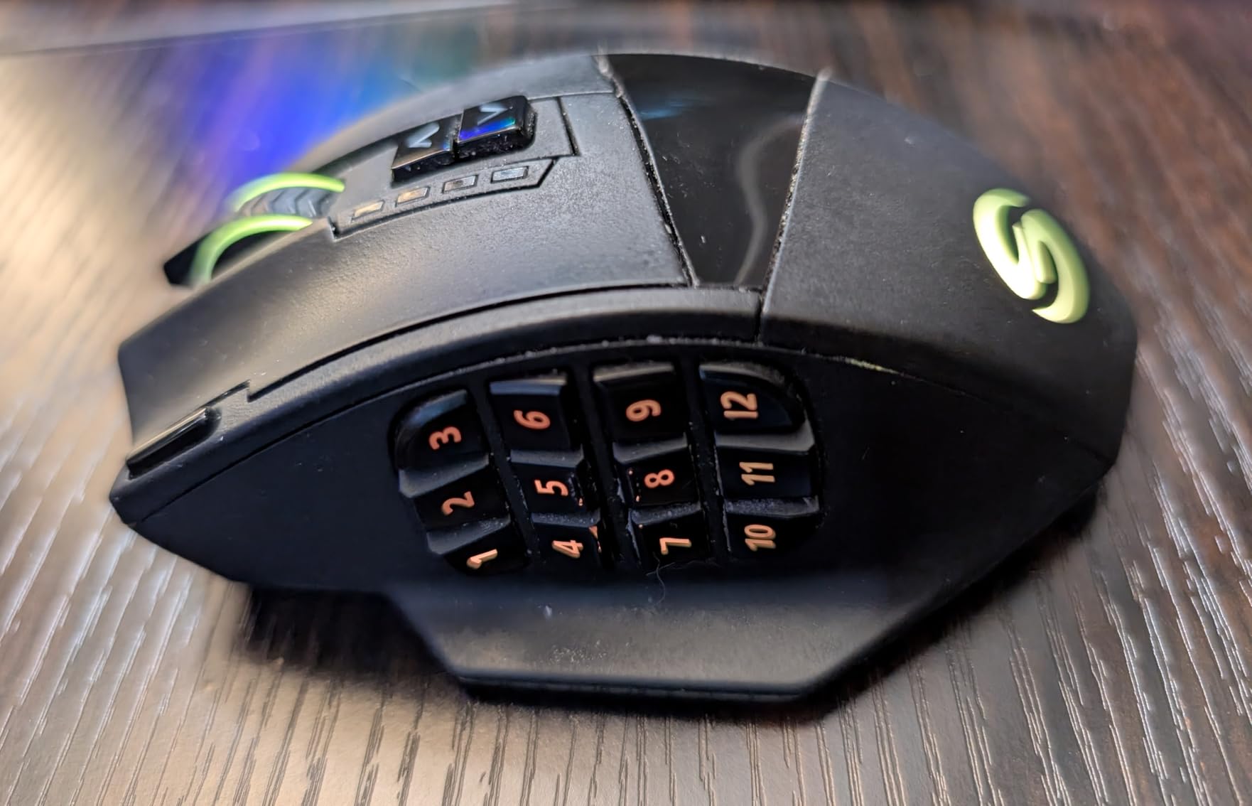 UtechSmart Venus Pro Wireless MMO Gaming Mouse, 16,000 DPI Optical Sensor, 2.4 GHz Transmission Technology, Ergonomic Design, 16M Chroma RGB Lighting, 16 Programmable Buttons, Up to 70H customer photo 2