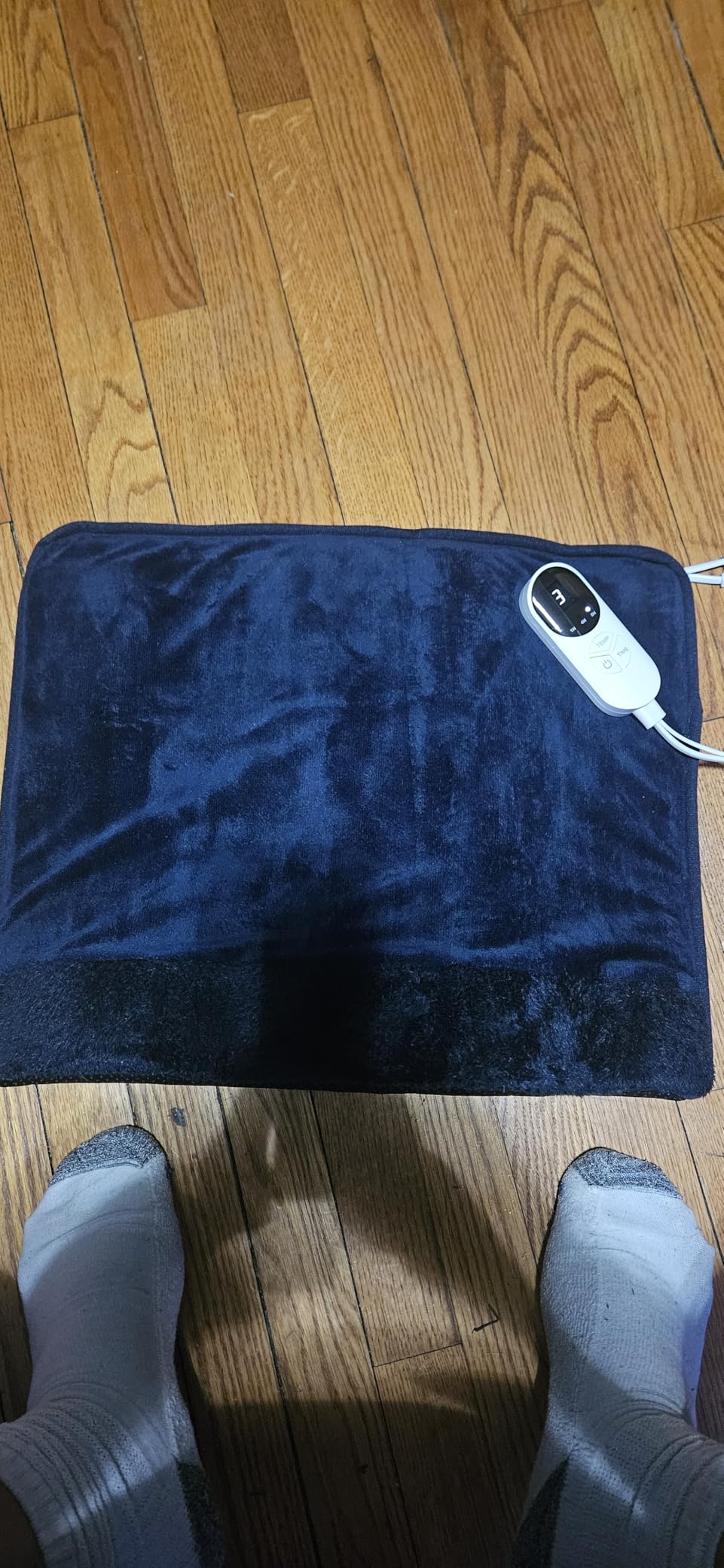 Electric Heated Foot Warmer for Feet, Double Sided Feet Warmer Foot Heating Pad with 9 Levels Temp and 3 Timers, Foot Warmers for Bed, Under Desk, Office, Birthday Gifts for Women Men(Grey) customer photo 1