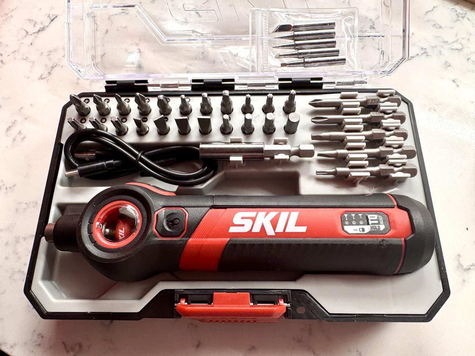 SKIL Twist 2.0 Rechargeable 4V Screwdriver with Pivoting Head, Torque Setting, USB-C Charging Cable, 28 PC Bit Set & Carrying Case- SD5619-02 customer photo 2
