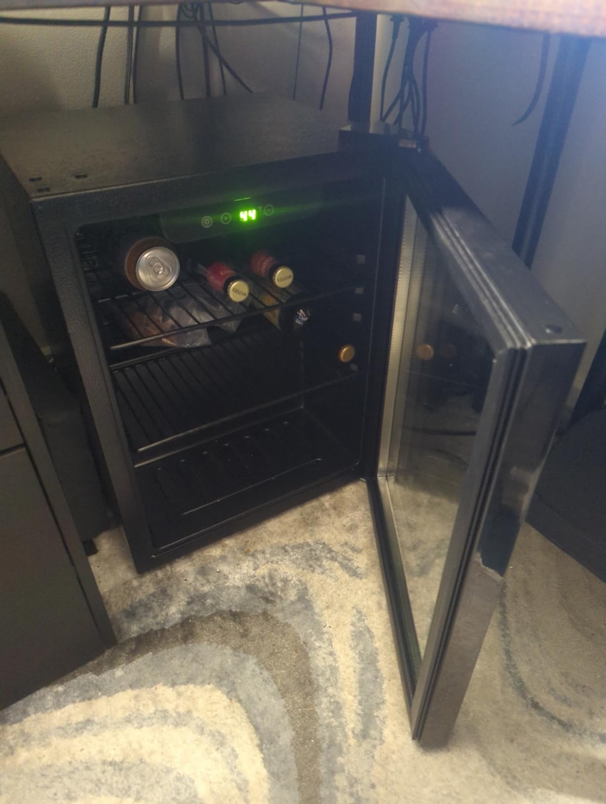 Compact Freestanding Beverage Refrigerator, 70 Can/ 1.6 Cubic Feet Mini Fridge with Reversible Glass Front Door for Soda, Beer or Wine, Under Counter Small Refrigerator 2 Adjustable Shelves customer photo 1