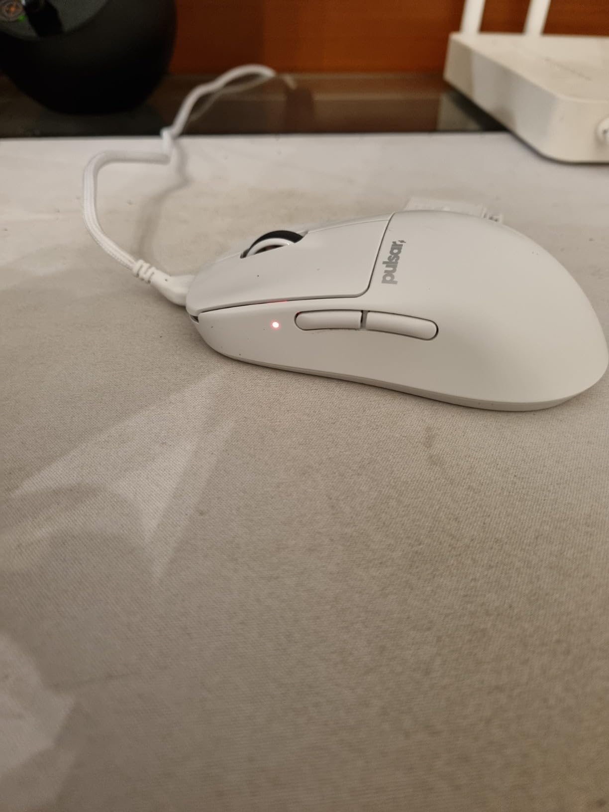 Pulsar Gaming Gears X2 v2 Wireless Gaming Mouse, Ultra Lightweight 1.87 oz (53 g), Symmetrical, Optical Switch, 2.4 Ghz 1 ms, 26000 DPI, PAW3395 Sensor (Medium, Wireless, White) customer photo 2