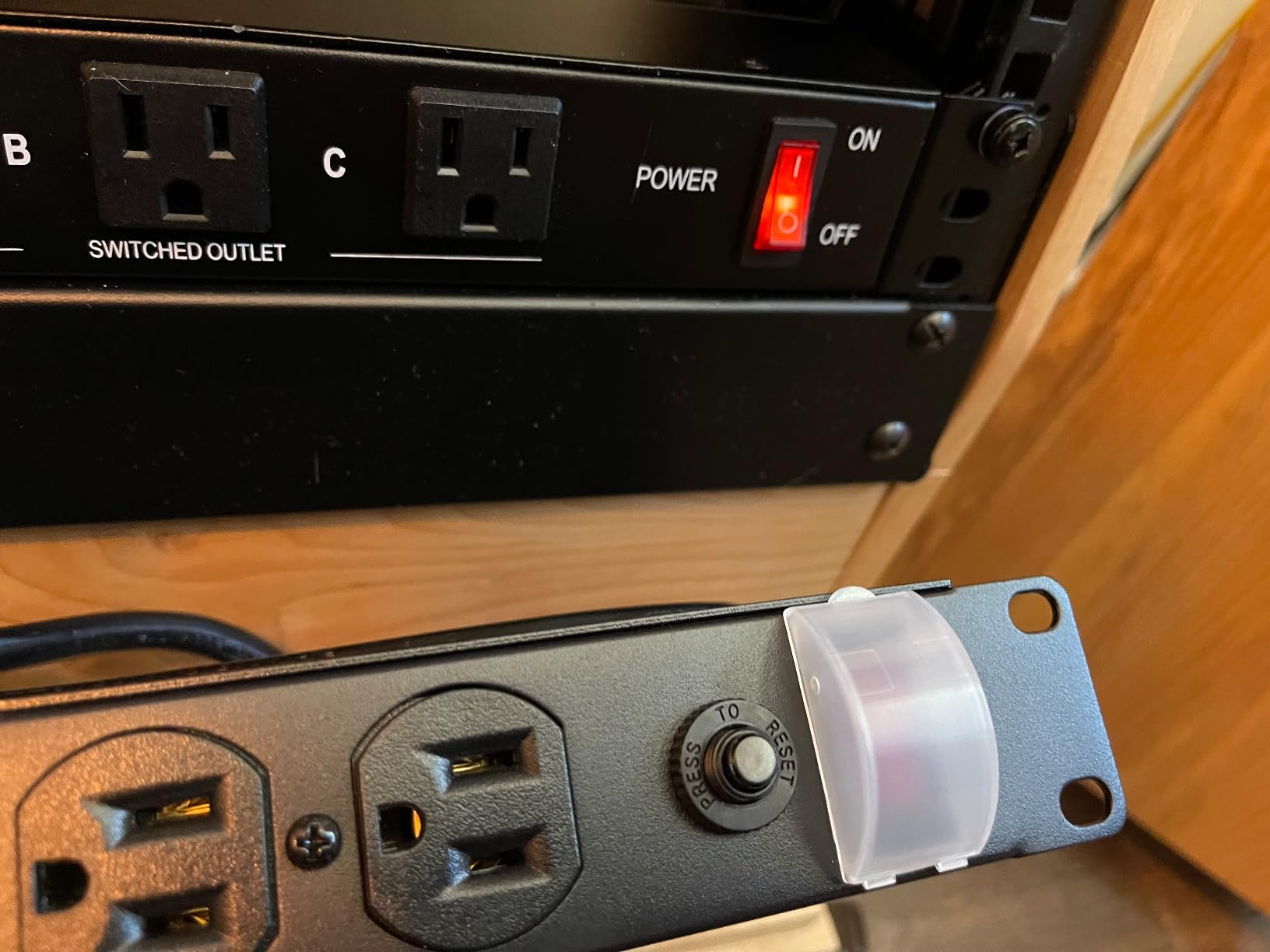 Tecmojo 1U Rack Mount 19 Outlet PDU Power Distribution Unit Power Strip Circuit Breaker fits 19-inch AV/Network/Server Cabinet/Closet/Enclosure customer photo 1