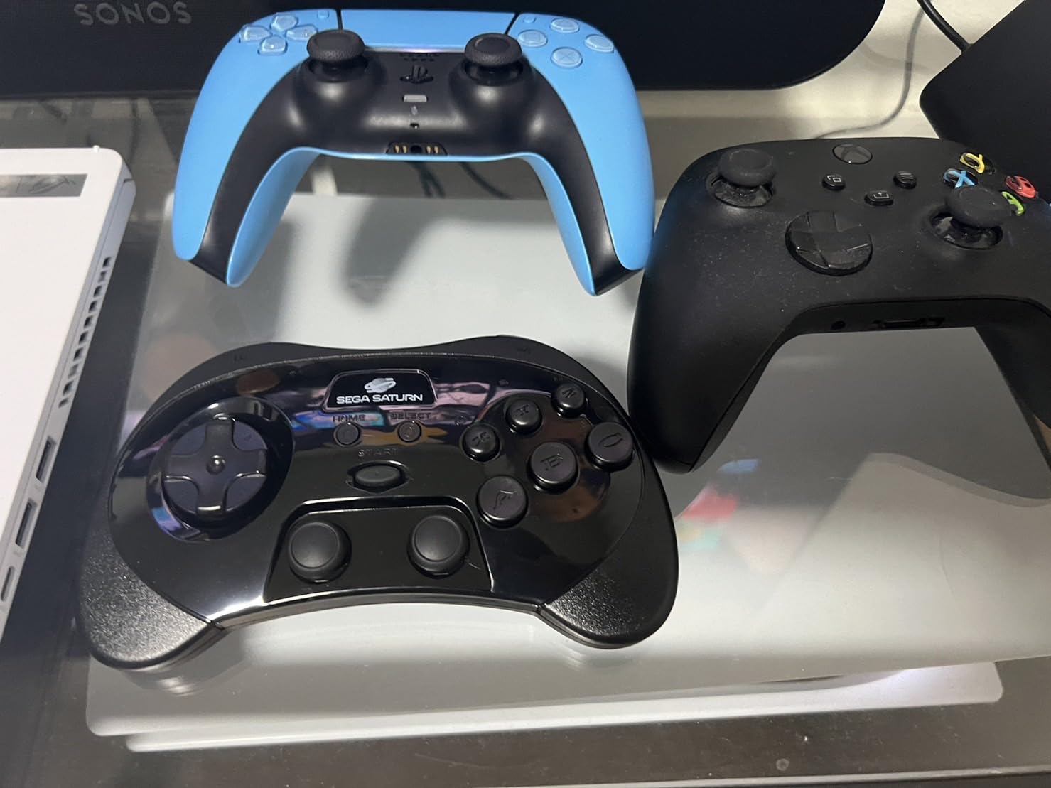 Retro-Bit SEGA Saturn PRO - 2.4GHz Wireless Pro Controller for Sega Saturn, Sega Genesis Mini, Switch, PC, Mac - Includes 2 Receivers - Black customer photo 1