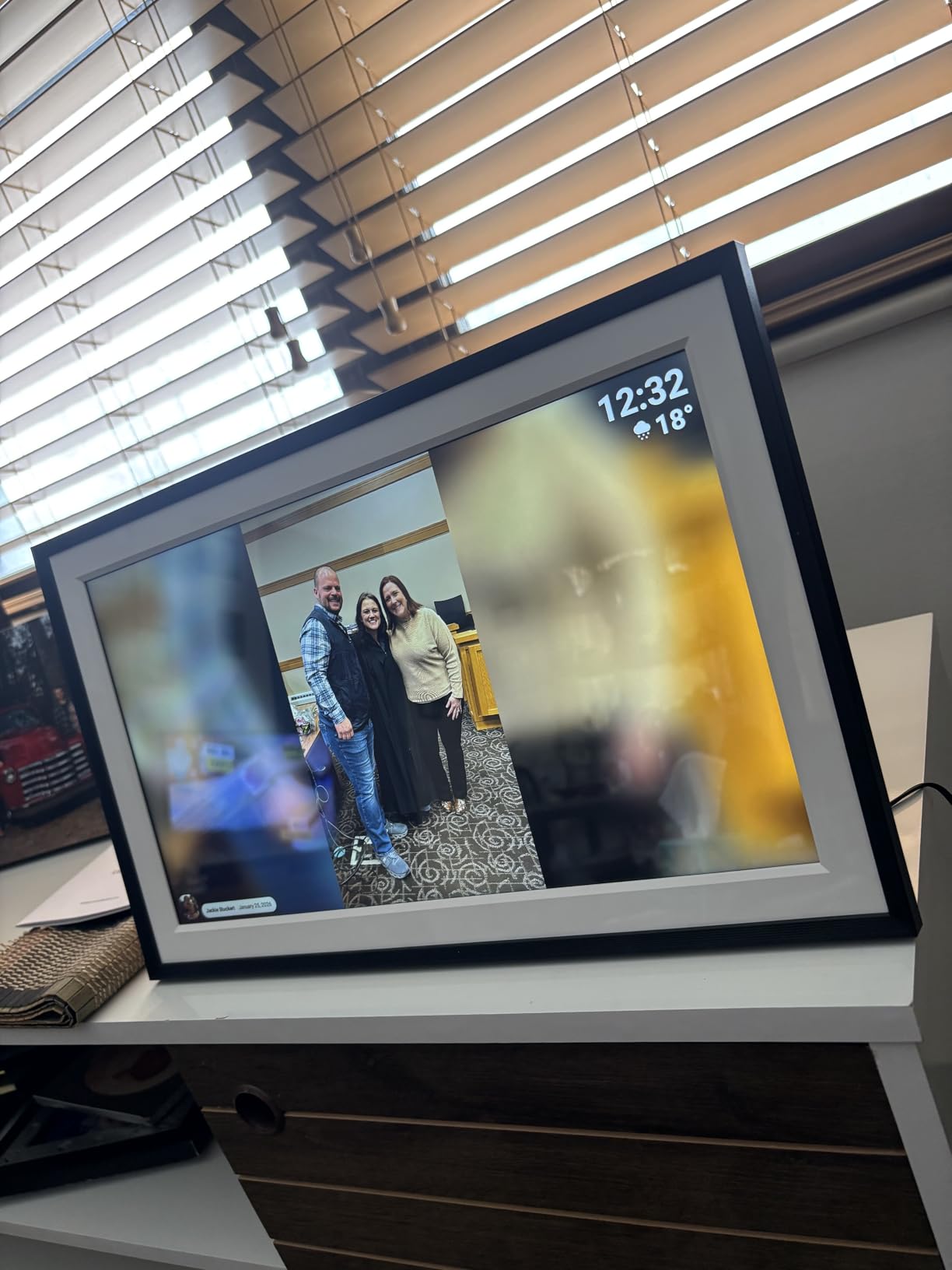 Digital Picture Frame, 15.6 Inch Large Frameo Digital Photo Frame WiFi, 32GB, 1920 * 1080 IPS HD Touch Screen, Tabletop & Wall-Mounted customer photo 2