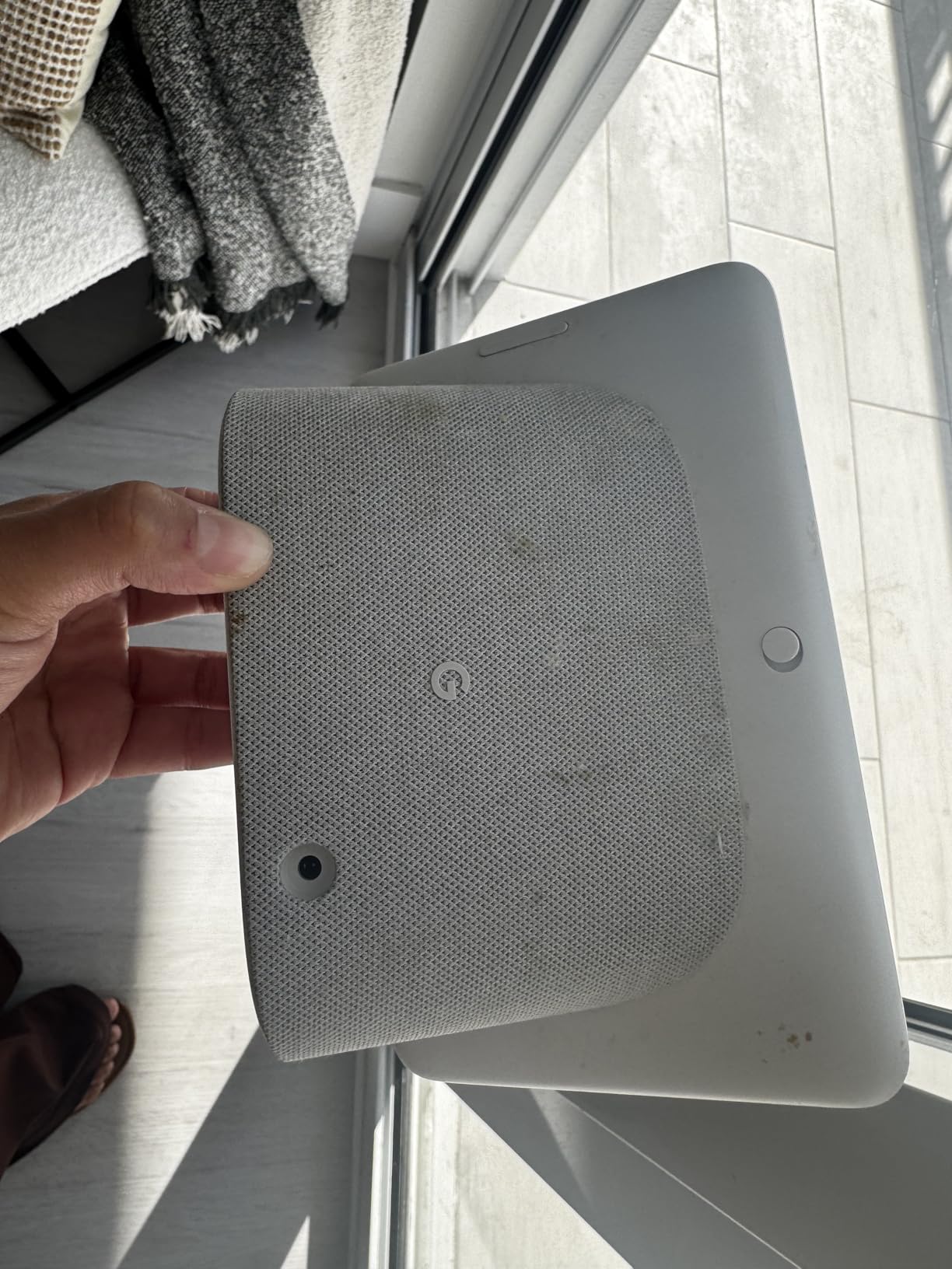 Google Smart Display 7 inch Touchscreen HD Display and Speaker with WiFi Streaming Wireless Video and Audio (2nd Gen) customer photo 1