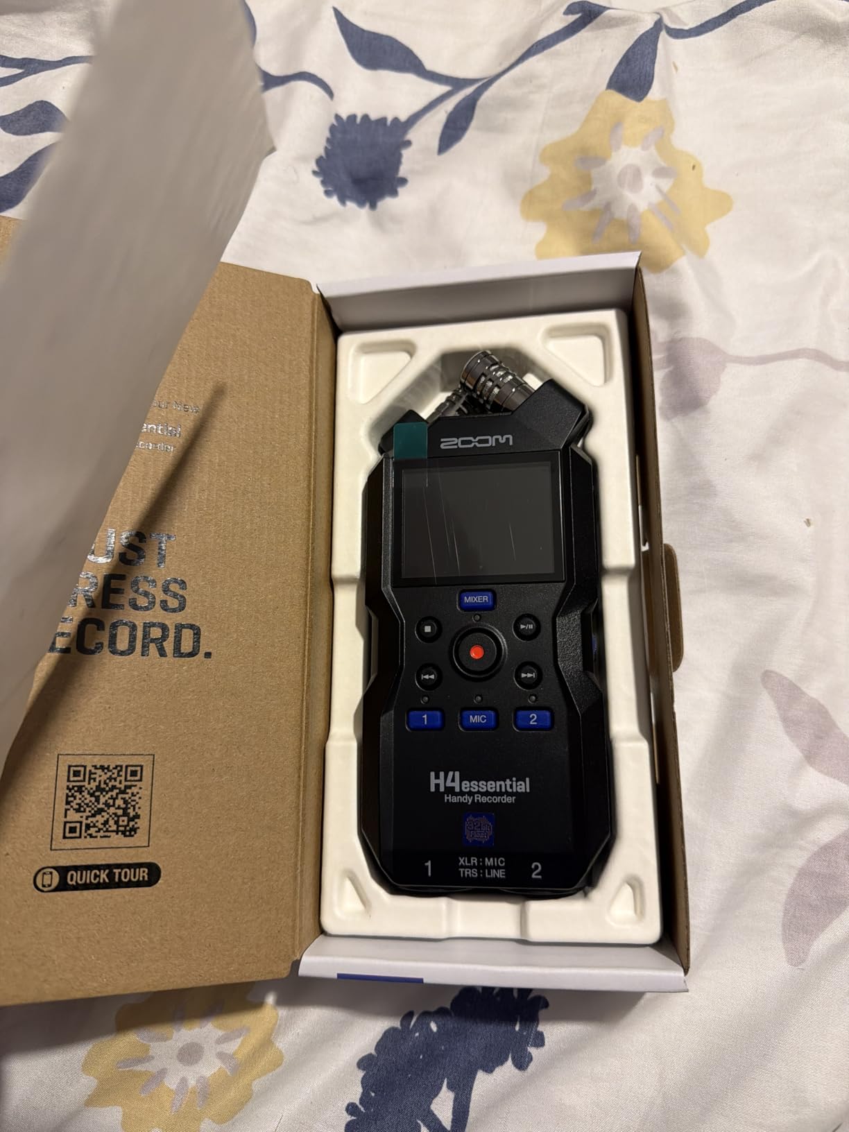 Zoom H4 Essential Handheld Recorder for Musicians, Podcasters & Filmmakers with Stereo Microphones, 2 XLR/TRS Inputs customer photo 1