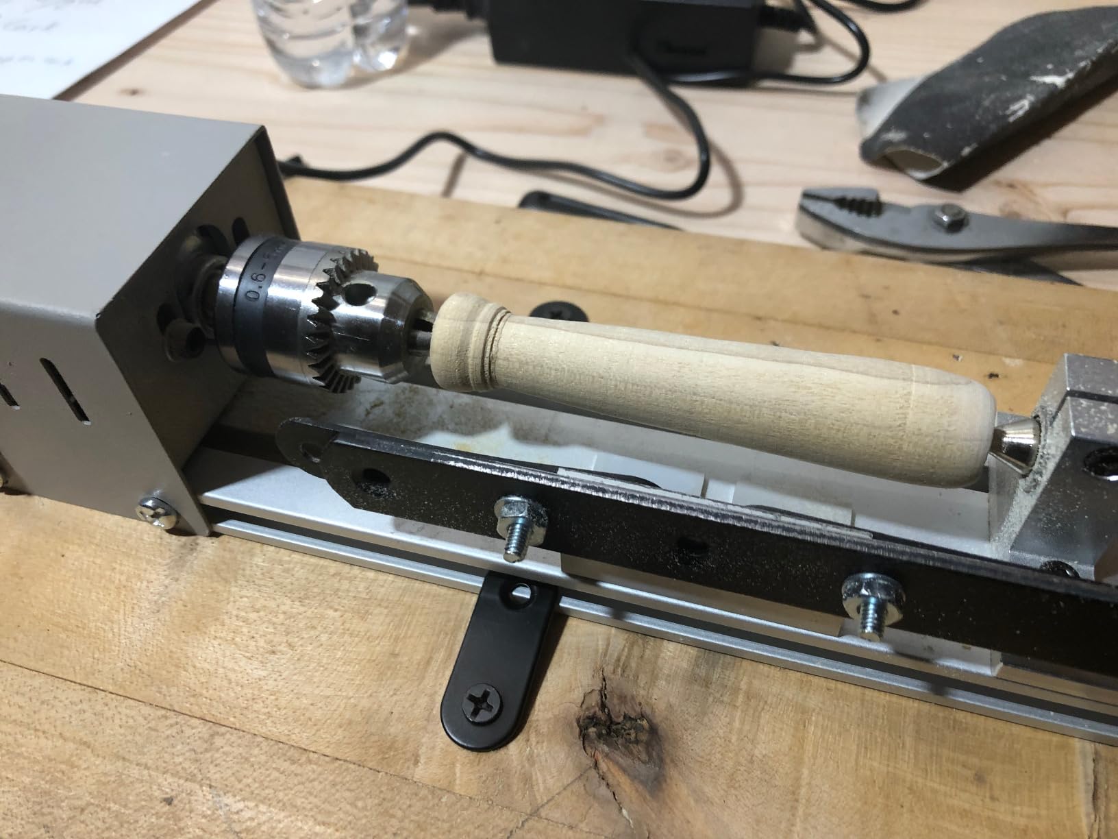VEVOR Wood Lathe, 14 in x 40 in, 4 Speed Adjustable 885/1245/1715/2425 RPM 0.5 HP 370W Power Wood Turning Lathe Machine with Chisels Faceplate Plastic Handle Hex Wrench for Woodworking customer photo 2