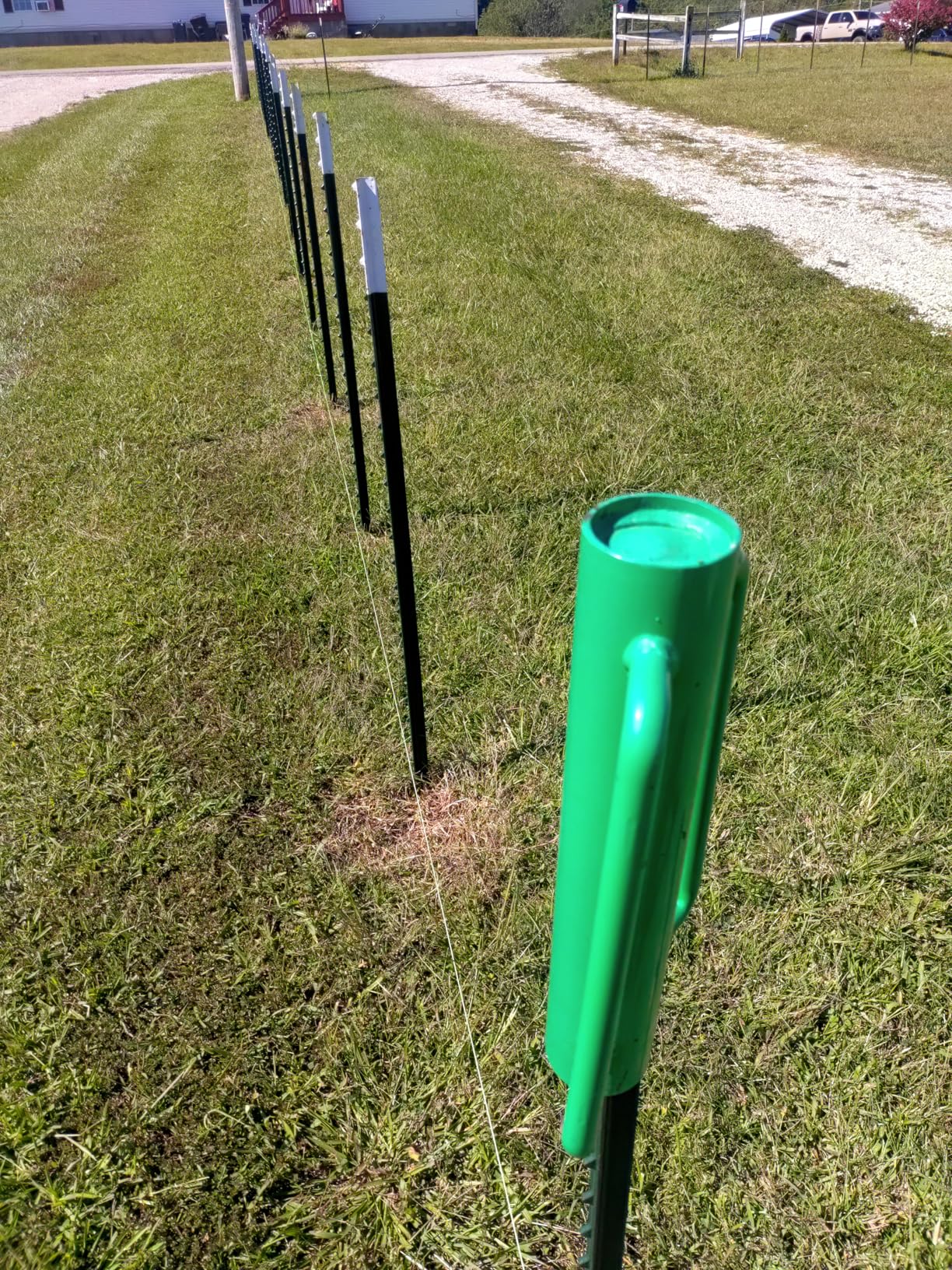 VASGOR Fence Post Driver, Heavy Duty Hand Post Pounder with Handle - Use for Metal U Posts, T Posts, Garden Fence (12 LBS) customer photo 1
