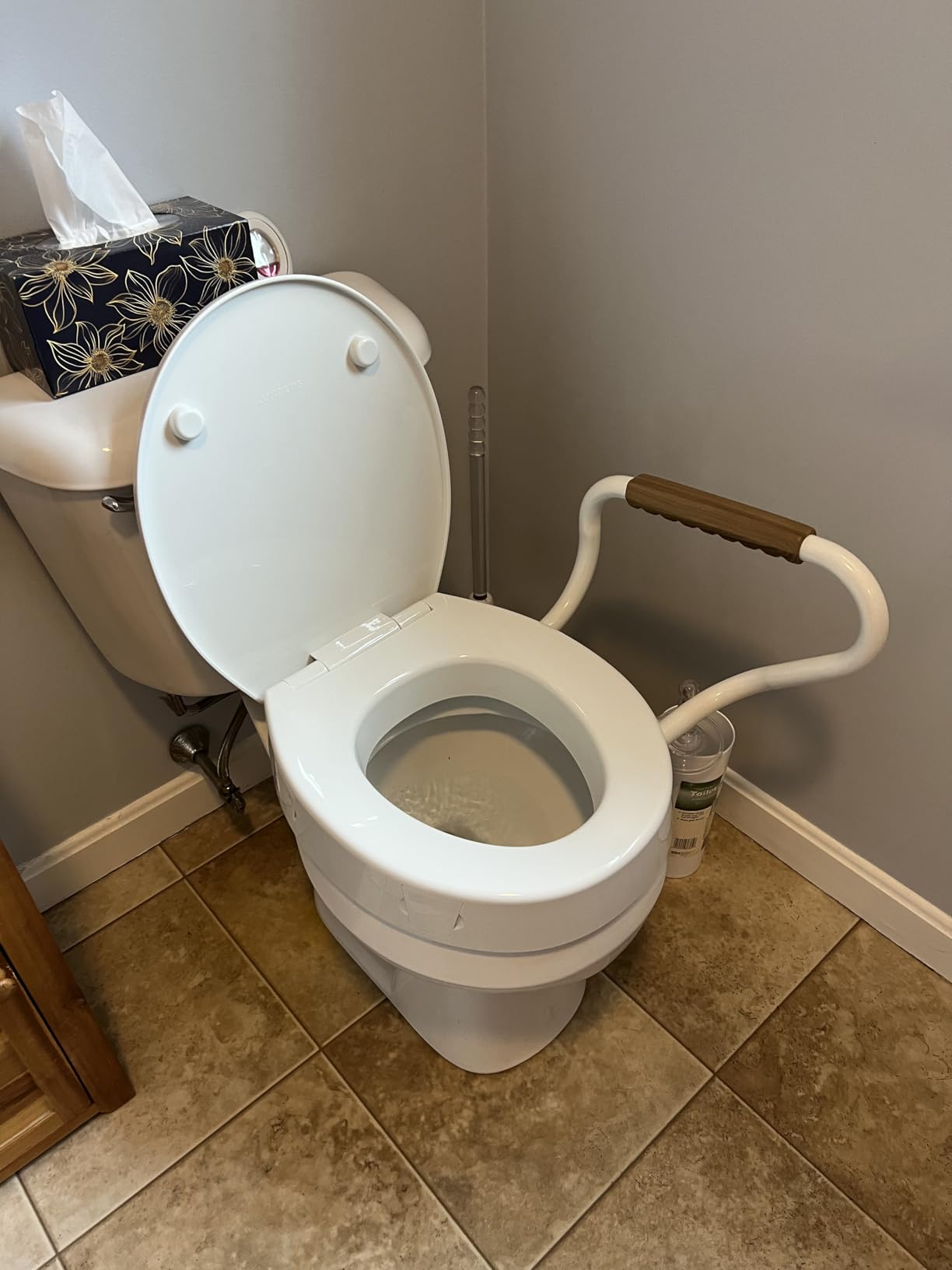 Lunderg Raised Toilet Seat with Handles - Round - Easy to Install Toilet Seat Risers for Seniors - Adds 3 Inches & Works like the one you've always used - Elegant design - No Hospital Vibe customer photo 2