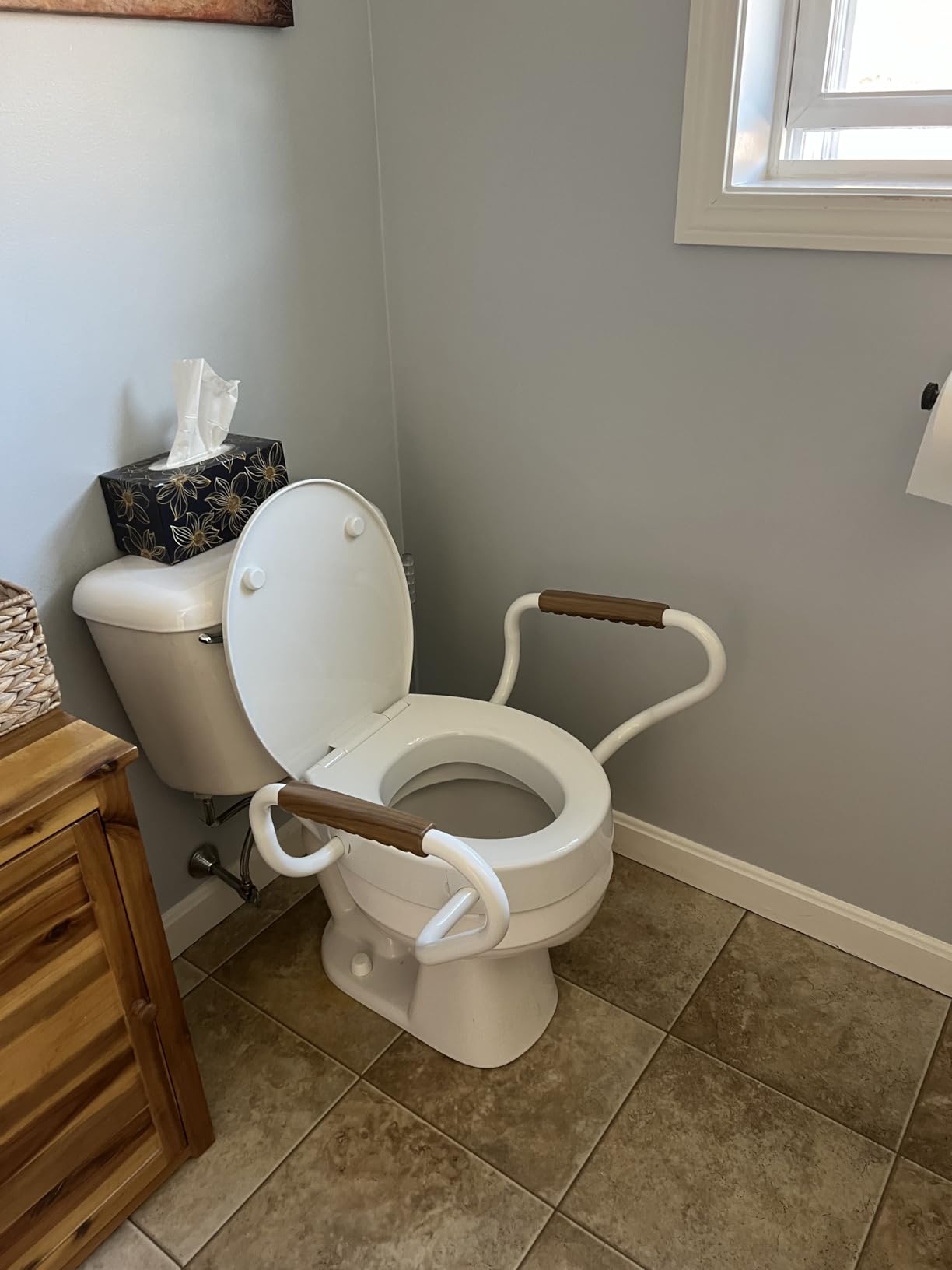 Lunderg Raised Toilet Seat with Handles - Elongated - Easy to Install Toilet Seat Risers for Seniors - Adds 3 Inches & Works like the one you've always used - Elegant design - No Hospital Vibe customer photo 1