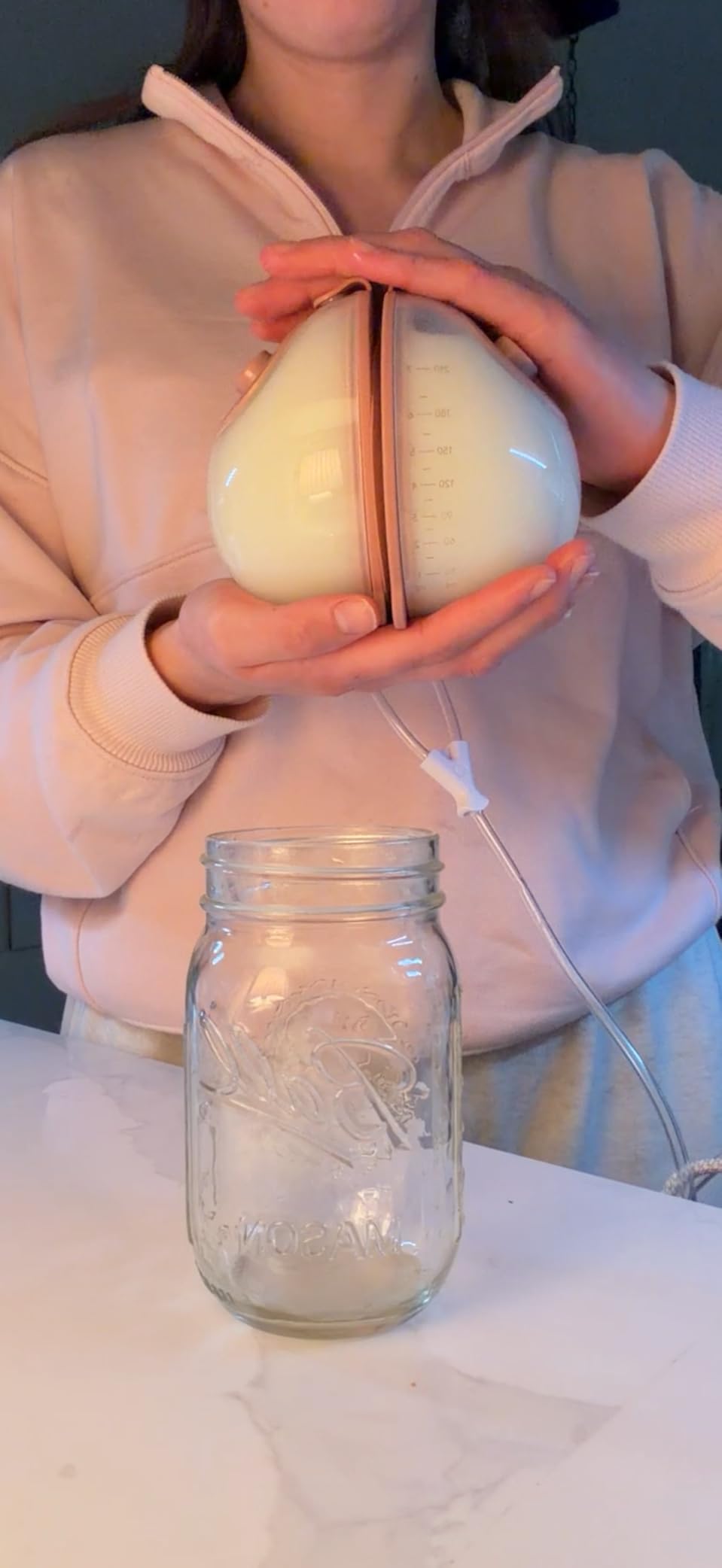 Momcozy Wearable Breast Pump V2 Pro Ultra-Lightweight, Double Electric Breast Pump Hands-Free and Portable Pump with Upgraded Flange, Quiet and Leak-Proof Electric Pump for Pumping Moms customer photo 1