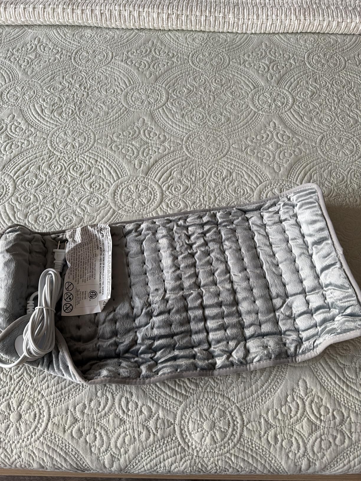 Deepsoon Heating Pad,Electric Heating Pads for Back,Neck,Moist Heating Pad for Abdomen Shoulder Knee Legs,Dry/Moist Heat&Auto Shut Off,Mother's Day Birthday for Men and Women,Light Gray,24x12 Inch customer photo 2