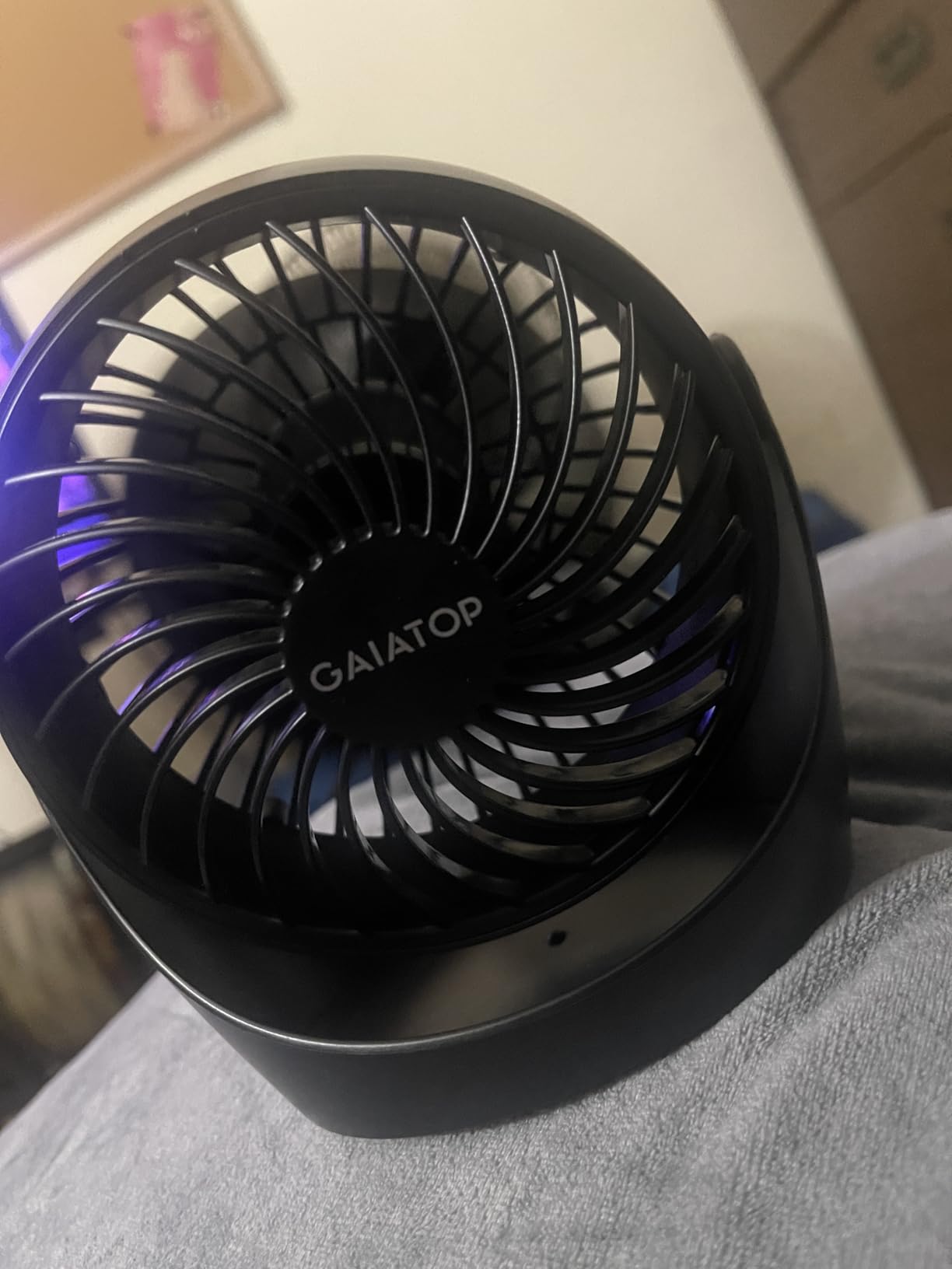 Gaiatop Desk Fan, 5-Inch Portable Electric Table Desktop Air Circulator Fans, Small but Powerful with 3 Speed 360° Adjustable Tilt for Cooling Home Dorm Office Bedroom Bathroom Kitchen, Black customer photo 1
