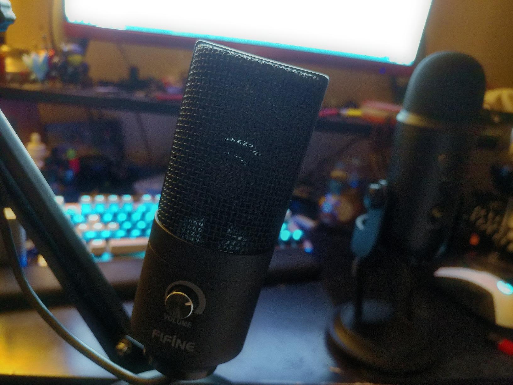 FIFINE USB Podcast Microphone,PC Computer Recording Mic for Desktop Laptop,Studio Condenser Microphone with Volume Knob for Voice-Over, Vocals, Online Meeting, YouTube-K669W customer photo 1