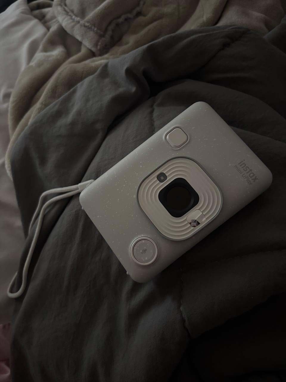 INSTAX Mini LIPLAY Hybrid Instant Camera - Misty White customer photo 1