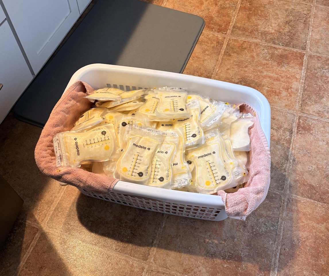 Medela Easy Pour Breastmilk Storage Bags 100 Count 7oz/210ml Disposable, Leakproof, Fast Freeze, Breast Milk Protection Recyclable & BPA Free customer photo 2