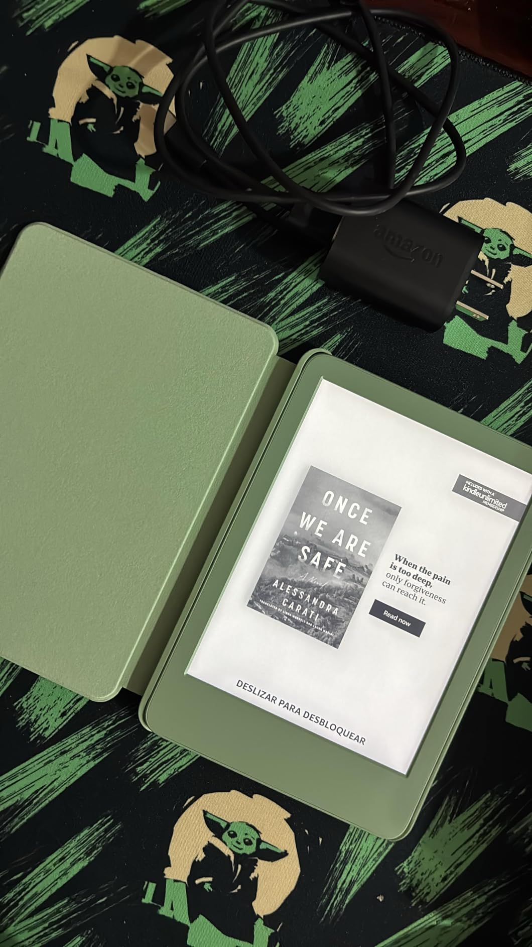 Kindle Essentials Bundle including Kindle (2024 release) - Black, Fabric Cover - Rose, and Power Adapter customer photo 2