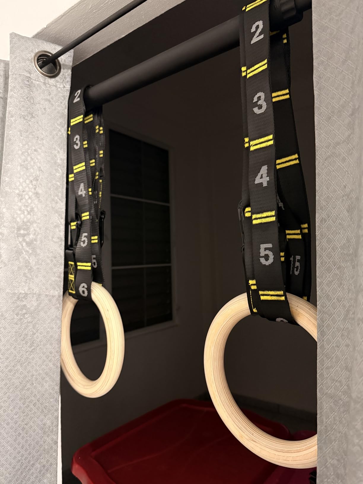 PACEARTH Gymnastics Rings 32mm Wooden Olympic Rings Support 1500lbs Locked Carabiners 9ft Double-Layer Numbered Straps Non-Slip Gym Rings with Foot Straps Door Anchor customer photo 1