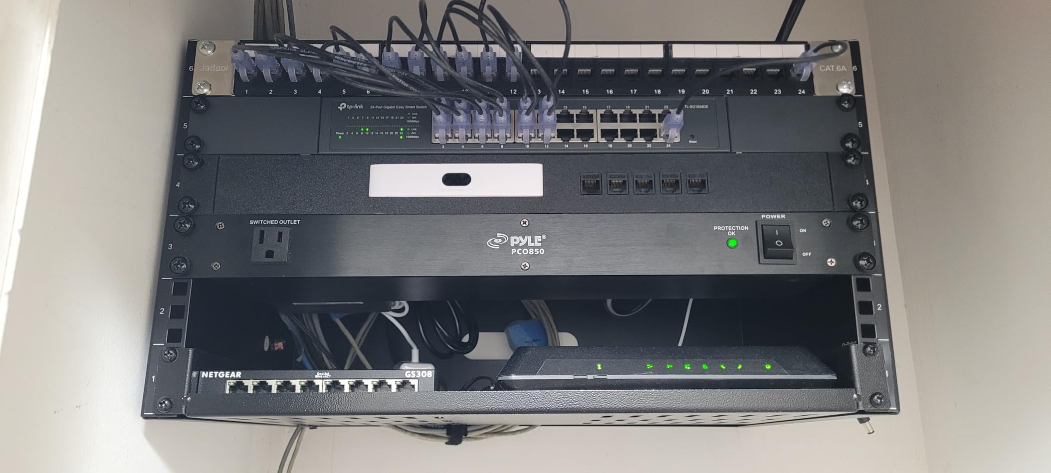 VEVOR 2PCS 1U Server Rack Shelf, Universal Vented Rack Mount Cantilever Tray for 19 inch Network Equipment Rack & Cabinet, 10