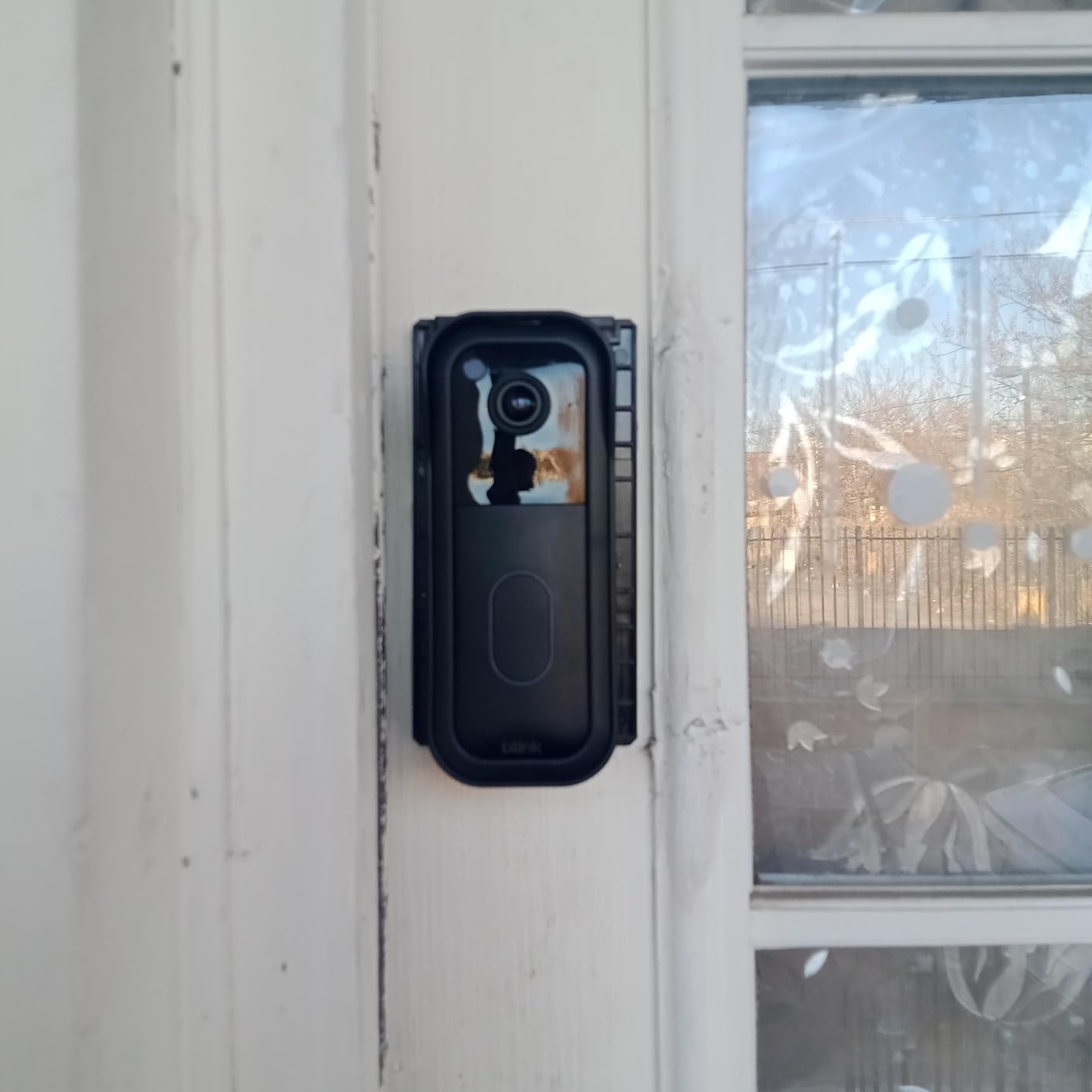 Blink Video Doorbell (newest model) - Head-to-toe HD view, two-year battery life, and simple setup. Sync Module Core included - System (Black) customer photo 2