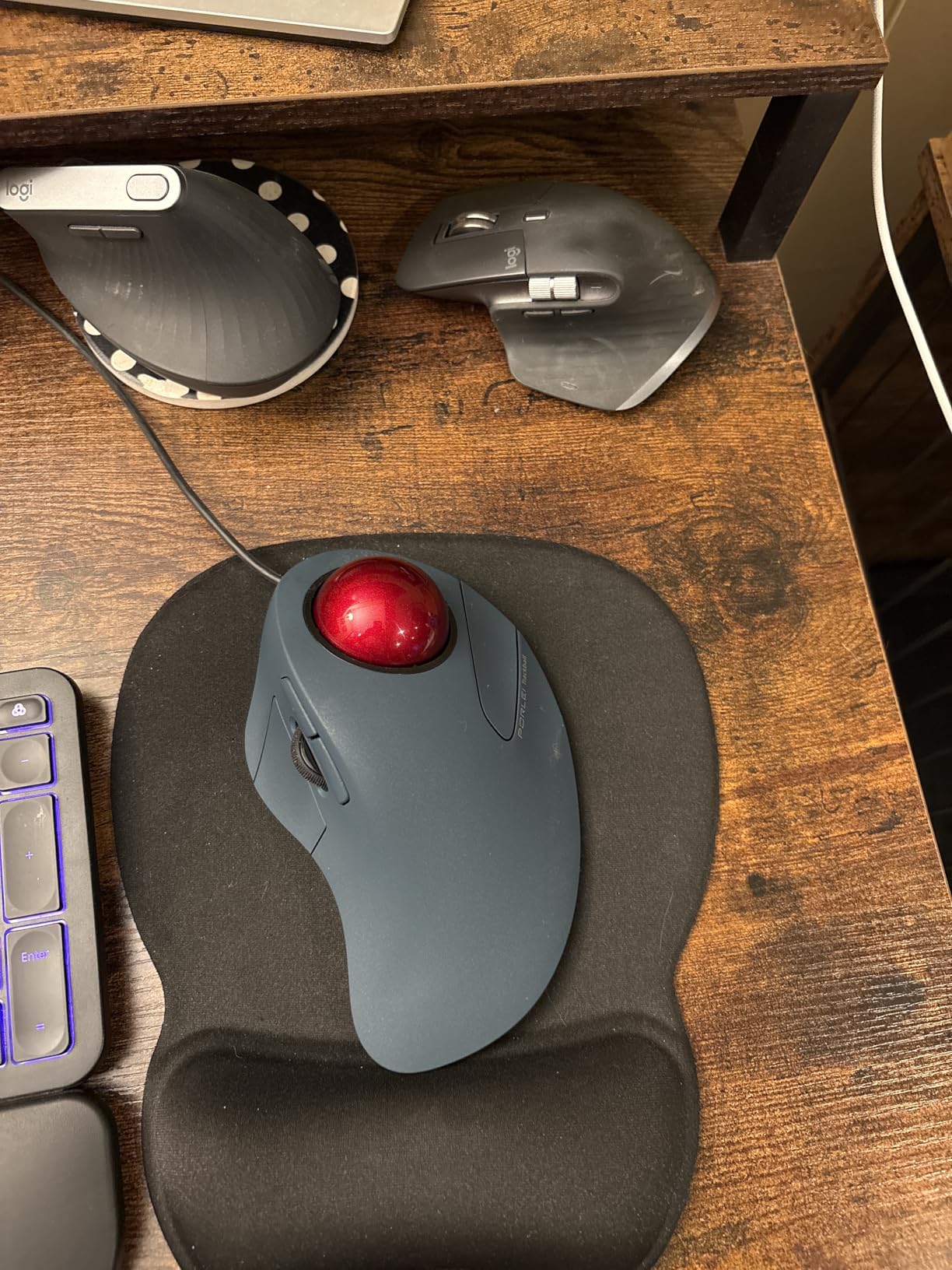 Wired Trackball Mouse for Large Hands, Ergonomic Design Reduces Wrist & Muscle Strain, Precision Tracking with Easy Index Finger Control, Compatible with PC, Laptop, Windows, Mac, Red customer photo 1