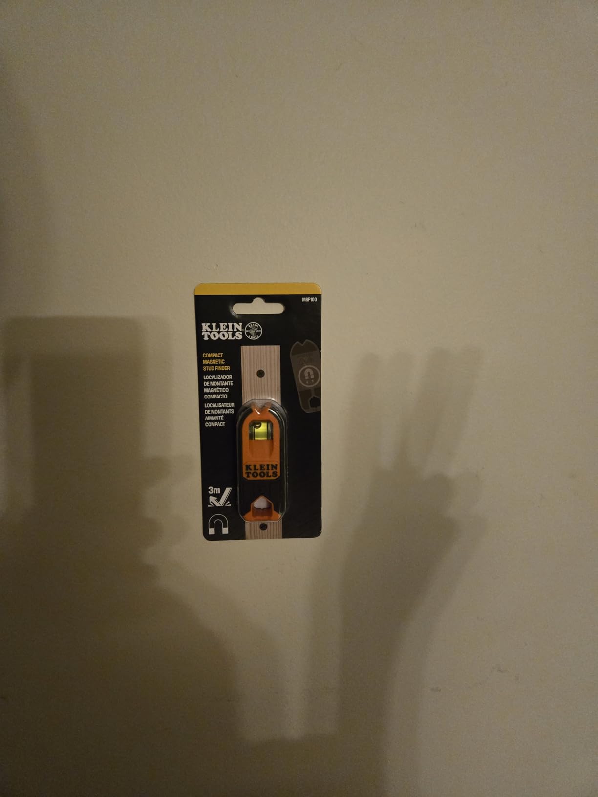 Klein Tools MSF100 Magnetic Stud Finder and Level, Compact, Wood and Metal Detector with Bubble Vial for Accurate Markings, Felt Pad Backing customer photo 2