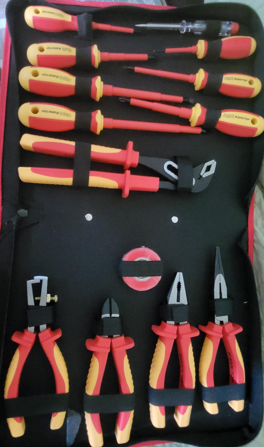 14PC 1000V Insulated Electrician Tool Set,VDE Certified Electrical Tools Kit with Pliers, Screwdrivers, Voltage Tester,w/All-in-One Bag, Ideal for Home and Industrial Electrical Repair customer photo 1