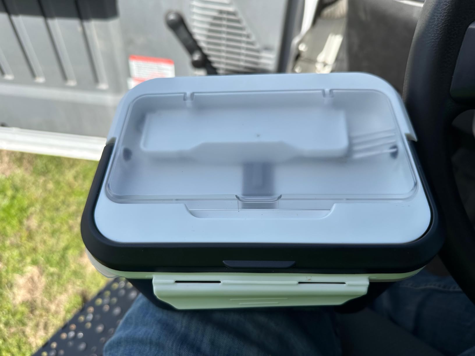 EAST OAK Cordless Electric Lunch Box for Adults, Heated Lunch Box Battery Powered with Automatic Heating, 5.5 Cups Portable Food Warmer with Removable Tray Divider customer photo 2