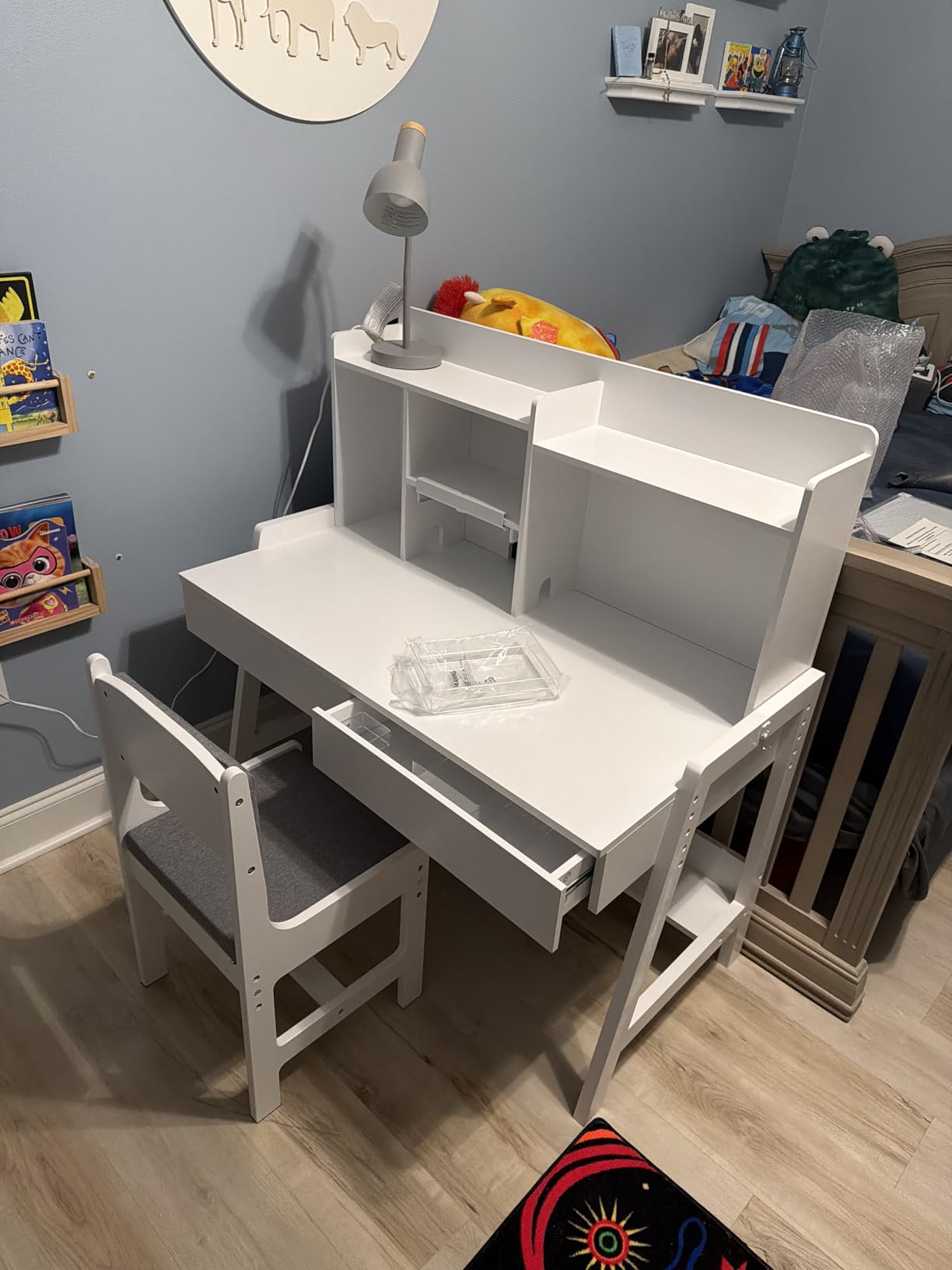 GDLF Kids Study Desk and Chair Set, Adjustable Children Study Table with Chair, Kids Wooden Desk with Hutch, Drawers, Book Stand, Whiteboard and Fabric Storage Bag for 5-12 Years Old customer photo 2