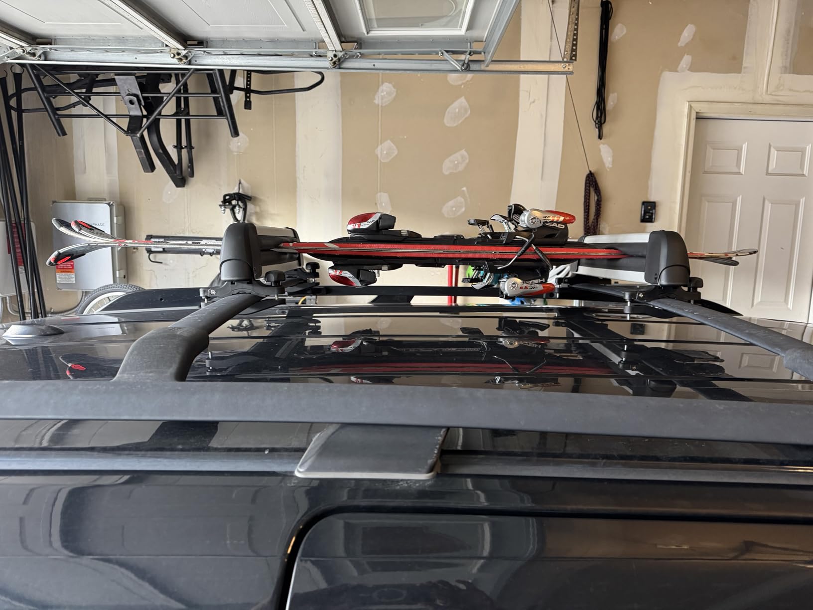 16.3 Inch Car Roof Ski & Snowboard Rack, Fishing Rod Rack, Fits 2 Pairs Skis or 2 Fishing Rods, with Anti-Theft Lock & TPV Rubber Padding, Fits Square/Round/Aero/Oval Cross Bars, Silver customer photo 2