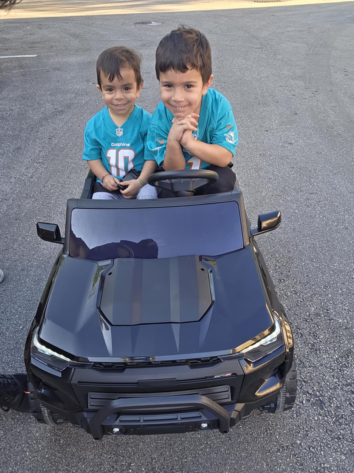 Hikiddo 24V 10Ah Electric Police Car Ride on Toy for Big Kids, 4WD 2 Seater Kids Ride on Car SUV w/Remote Control, 4x200W Motors - Black customer photo 1