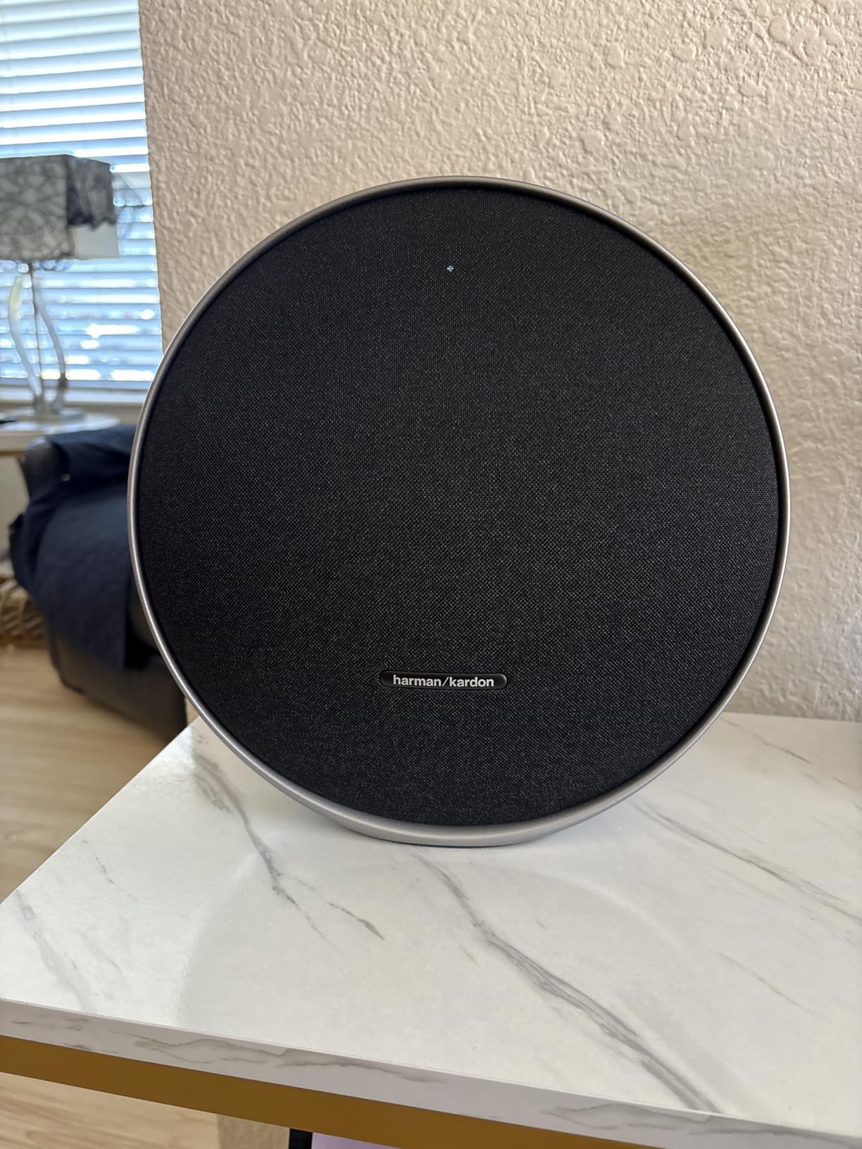 Harman Kardon Onyx Studio 9 - Portable Stereo Bluetooth Home Speaker with Built-in Battery and USB Charging, self-Tuning, and Multi-Speaker Connection by Auracast - Black customer photo 1