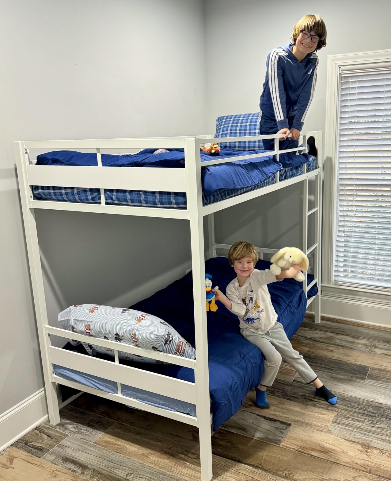 Einhomn Bunk Bed Twin Over Twin, Heavy Duty Metal Bed with Ladder and Full-Length Guardrail, Under-Bed Storage Space, No Box Spring Needed, Noise Free, Black customer photo 1