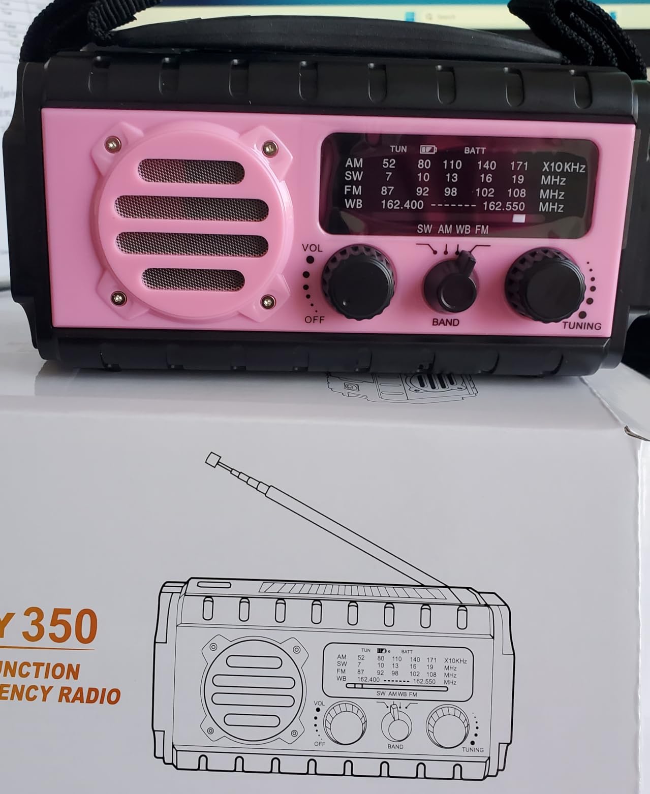 74000mWh Emergency Radio with NOAA Weather, Portable Hand Crank SW/AM/FM Survival Radio with Fast Charge Rechargeable Solar Battery customer photo 1