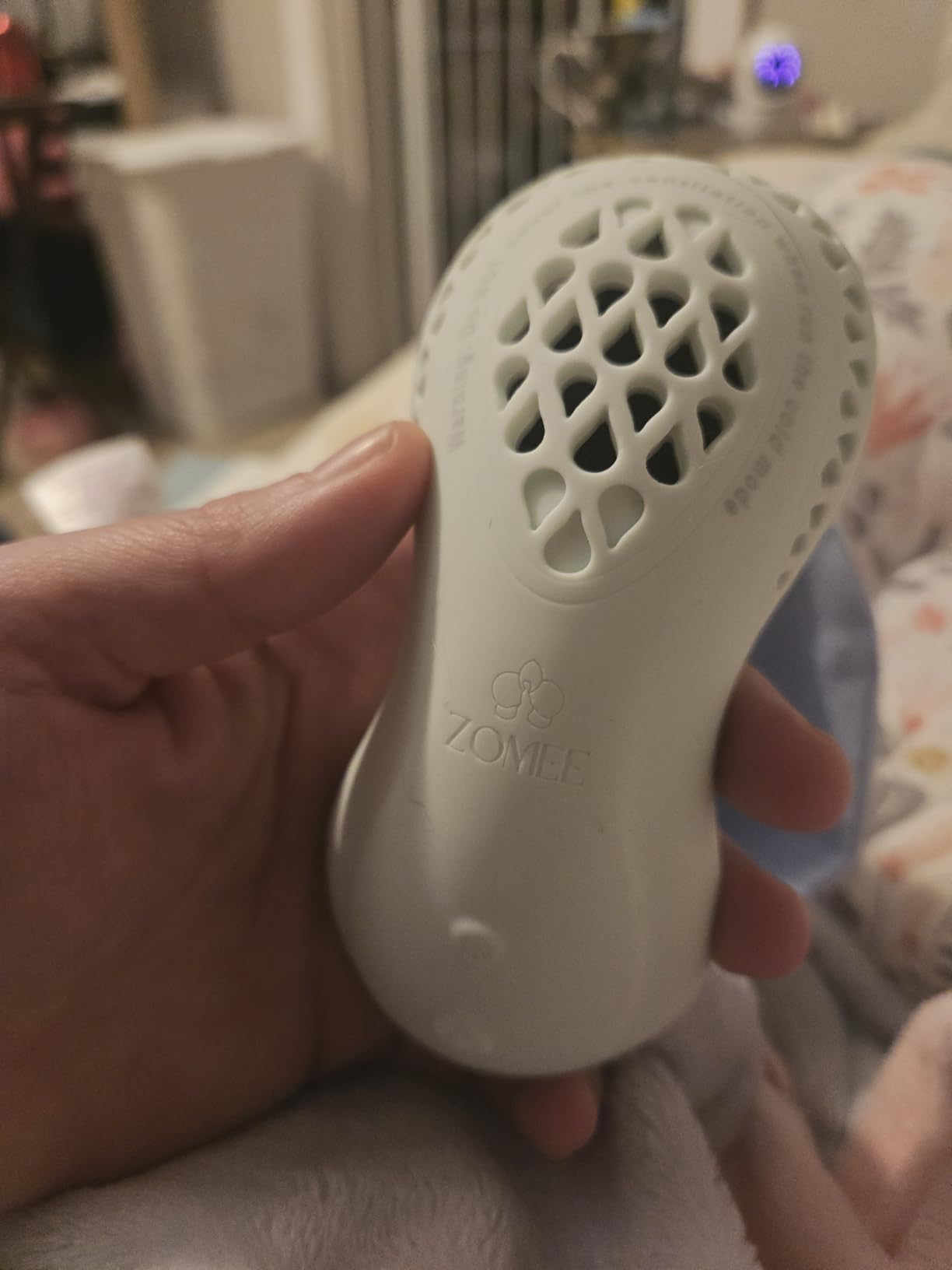 Zomee Cooling Lactation Massager - 2-in-1 Breastfeeding Support with Cooling & Gentle Vibration, Portable Rechargeable Breast Massager for Engorgement and Clogged Duct Comfort, BPA-Free customer photo 1