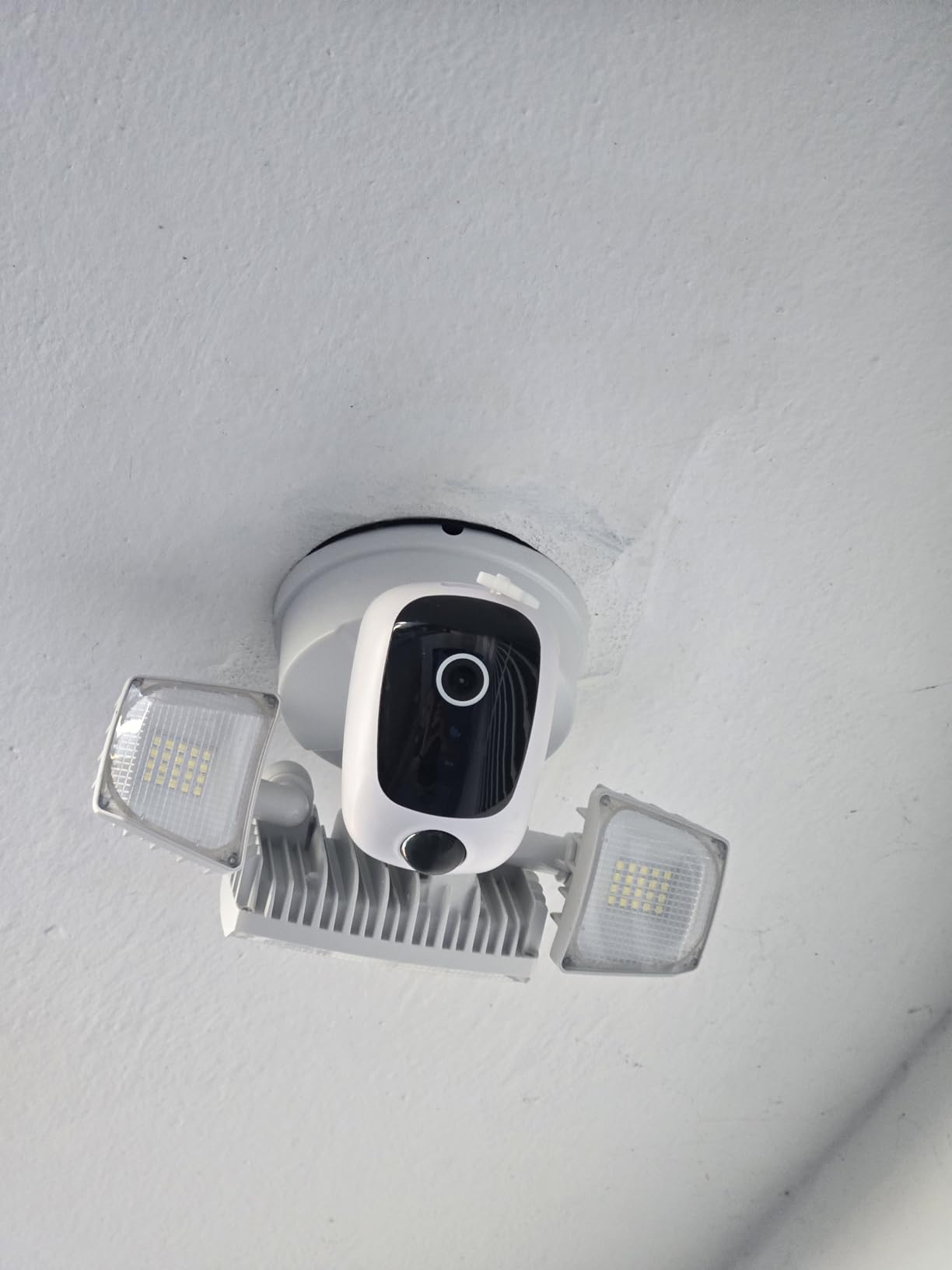 Olafus Floodlight Camera Outdoor - 2K QHD with Motion-Activated Flood Lights, Custom Detection Zones, Color Night Vision, 2-Way Talk & 55W Dimmable Lighting White customer photo 2