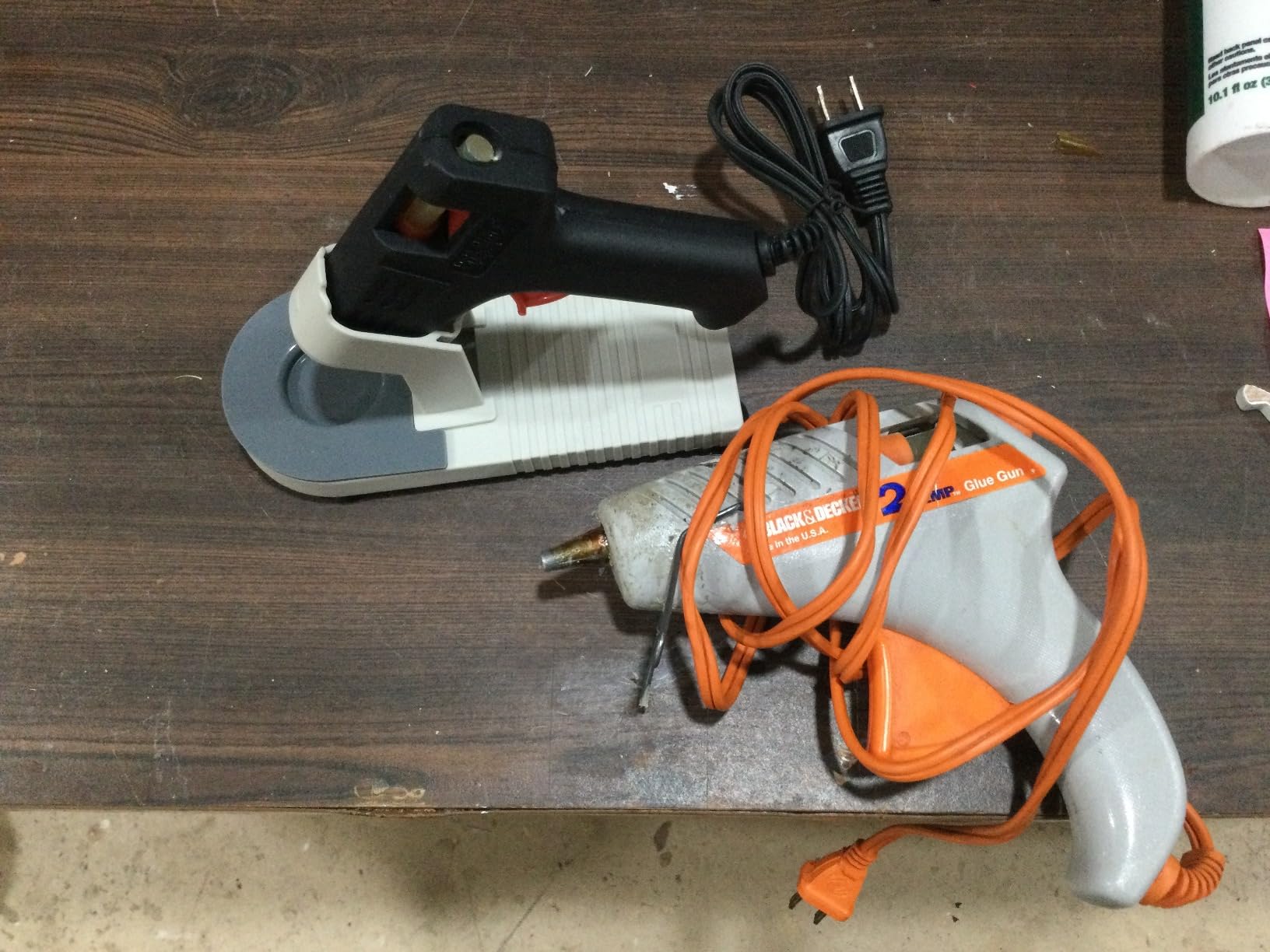 MONVICT Glue Gun Stand for Most Mini Glue Guns, Hot Glue Holder with Non-Stick Silicone Mat, Suction Cups, Helpful Tool for Make Your DIY, Crafts, Home School Project Well Bars Orderly customer photo 1