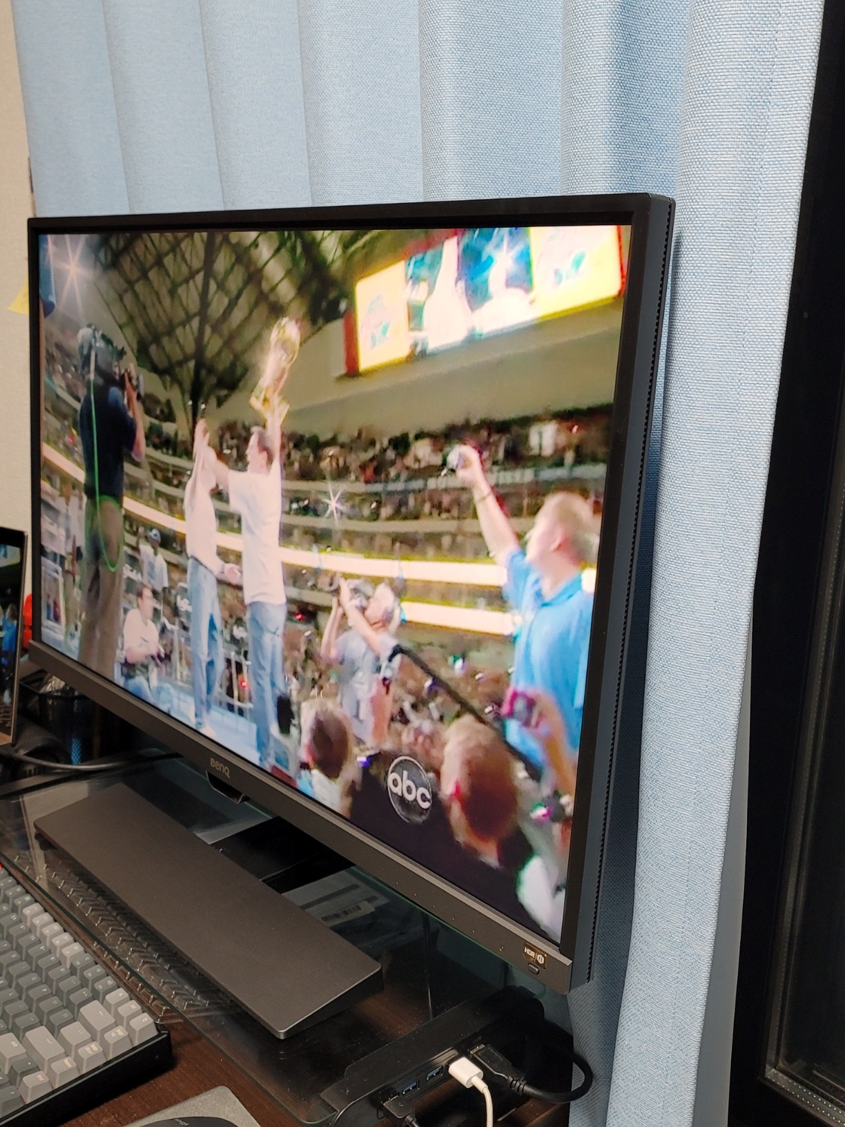 BenQ EW2790U 27