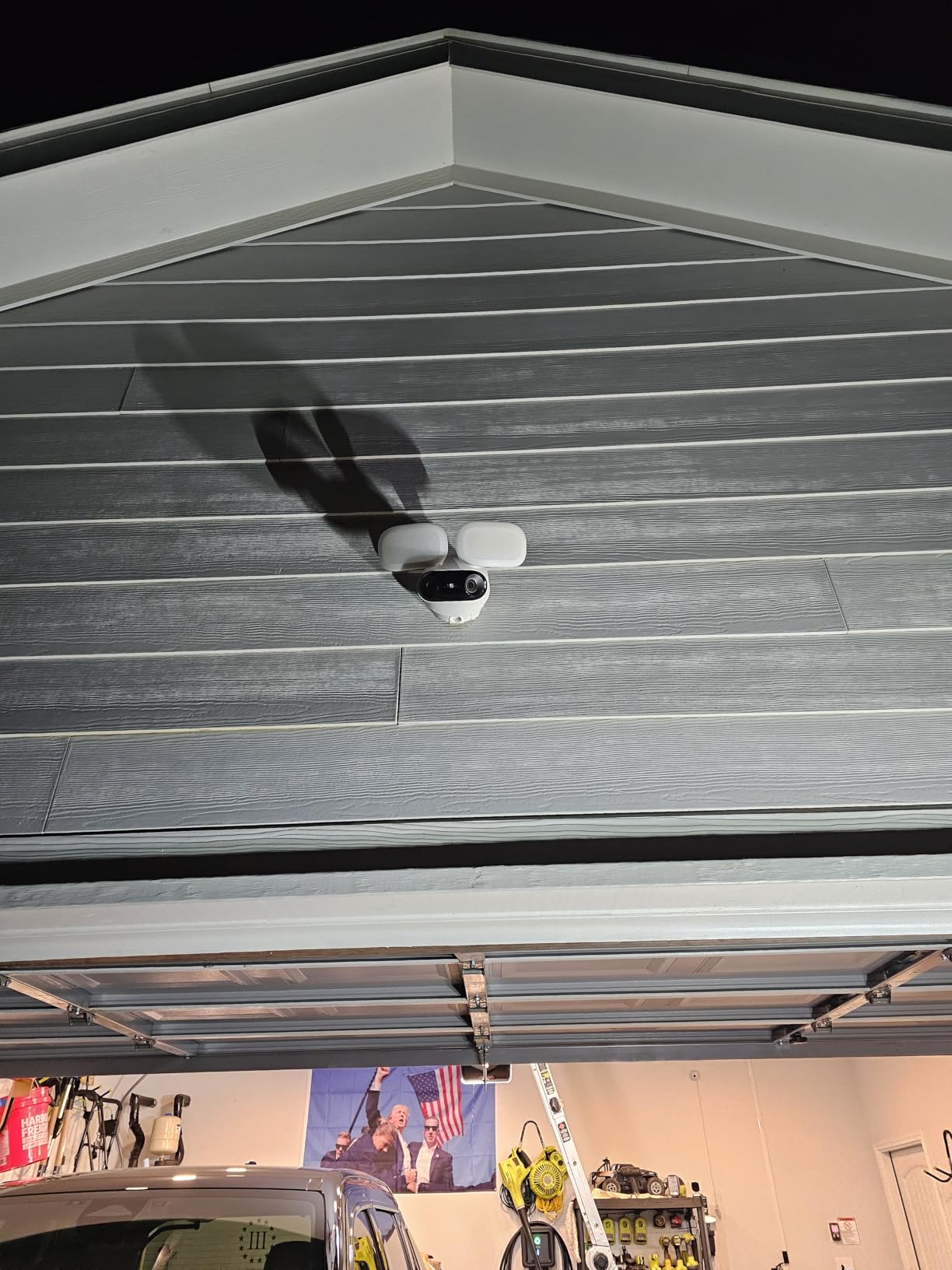 REOLINK Elite Pro Floodlight PoE - 16MP Dual Lens, 180° View, Local AI Video Search customer photo 2