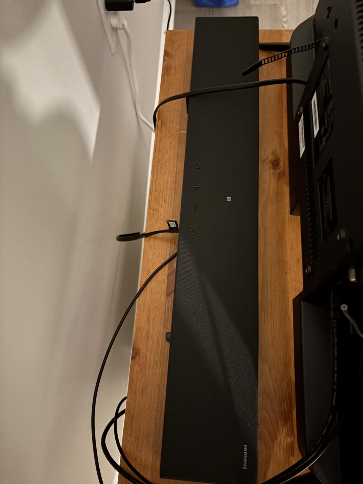 Samsung B-Series Soundbar HW B400F 2.0 ch Soundbar with Built in Subwoofer (2025 Model) customer photo 2