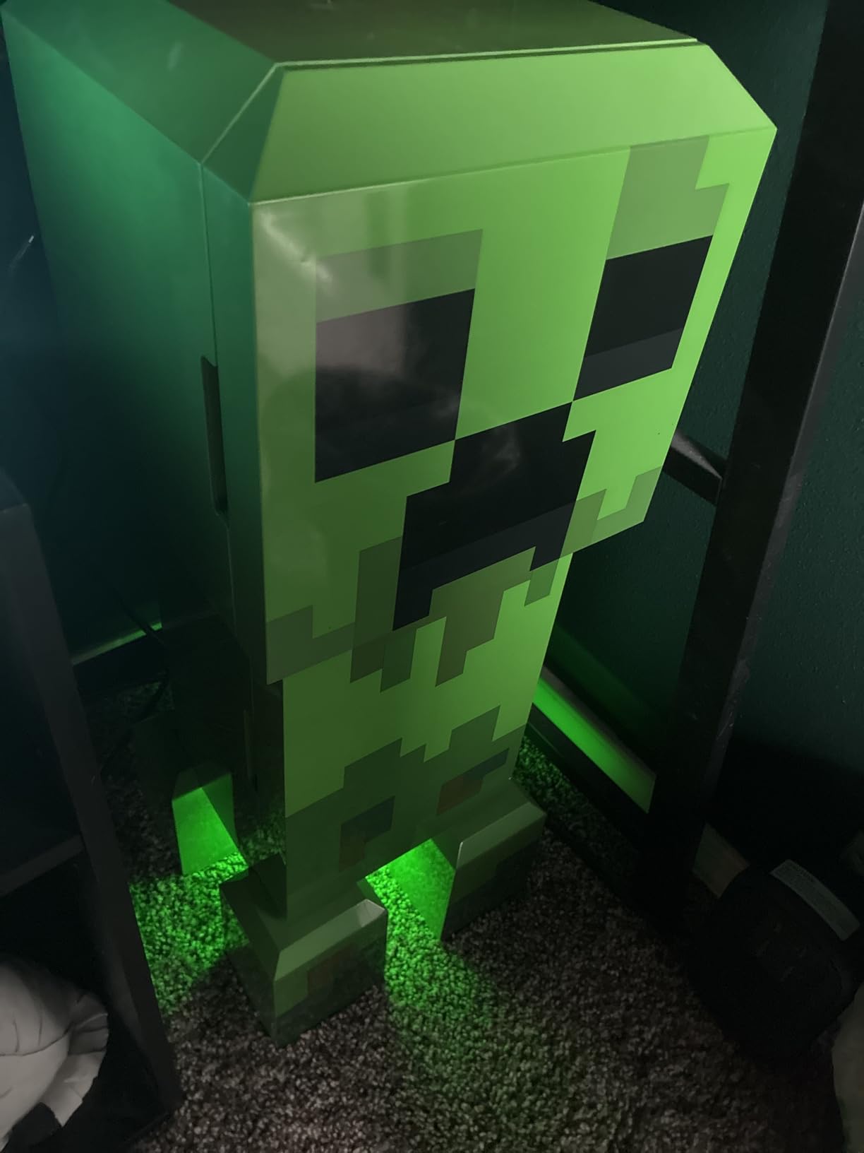 Ukonic Minecraft Legends Creeper Mini Fridge 8L - Holds 12 Cans, LED Lights, AC/DC Thermoelectric Cooler, Compact for Gaming Room customer photo 1