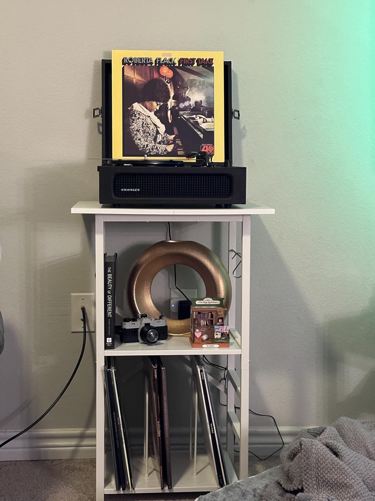 YAKANJ Record Player Stand with Extended Desktop,Large Record Player Table with Vinyl Storage,Tall Turntable Stand with Record Holder Vinyls Display Shelf for Music Room Studio, Rustic Brown customer photo 1