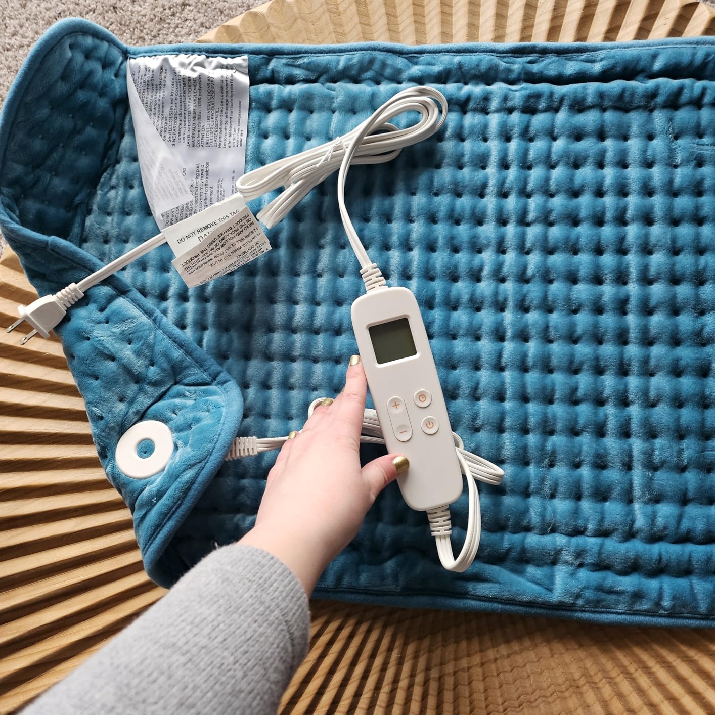 VAAGHANM Heating Pad: 33 x 17 inches Electric Heating Pad for Back -Extra Large Heat Pad for Shoulder/Neck/Knee/Arms - Upgraded 6 Timer & 6 Temperature Controller -Auto Shut Off- Gift for Mom customer photo 2