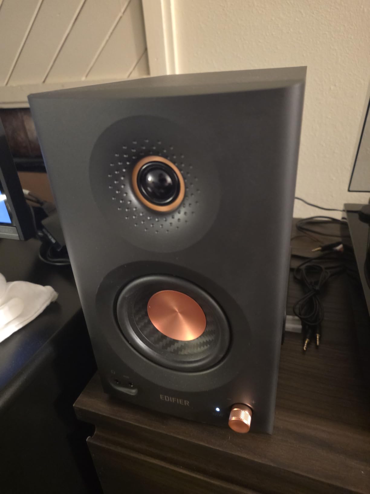 Edifier MR5 2.0 Studio Monitor Bookshelf Speakers, 110W(RMS), Hi-Res Audio, Bluetooth 6.0, 3-Way Active Design, Room Compensation, XLR/TRS/RCA Inputs customer photo 1
