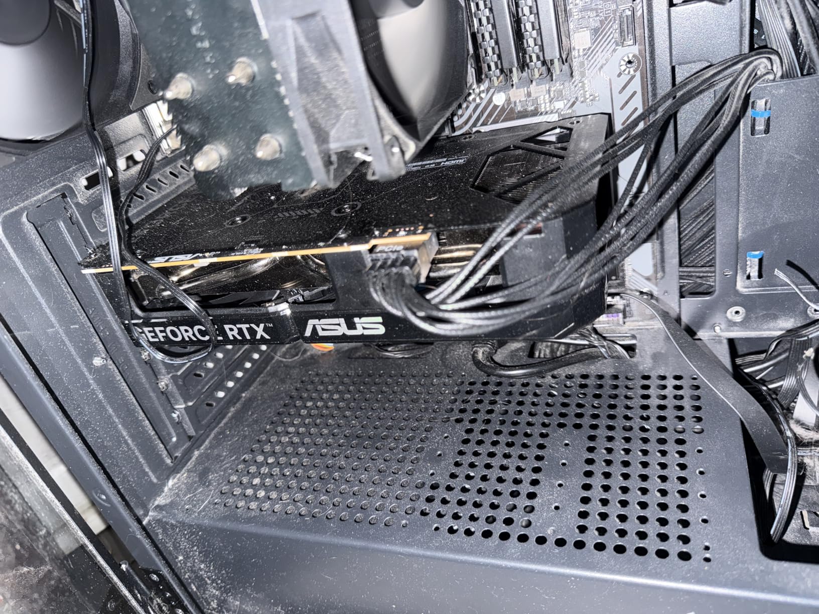 ASUS Dual NVIDIA GeForce RTX 5060 8GB GDDR7 OC Edition (PCIe 5.0, 8GB GDDR7, DLSS 4, HDMI 2.1b, DisplayPort 2.1b, 2.5-Slot Design, Axial-tech Fan Design, 0dB Technology), 3 Year Warranty customer photo 1