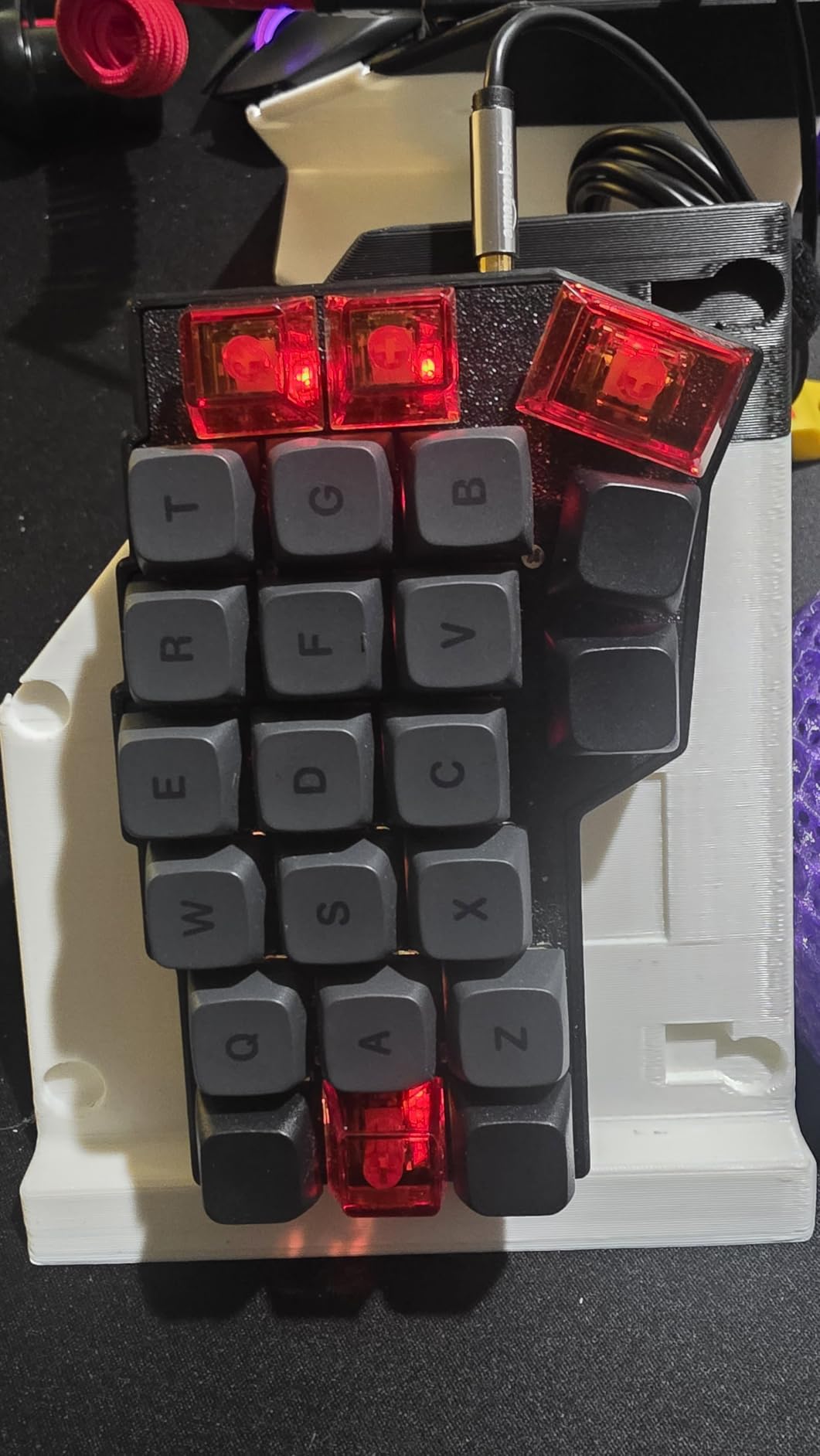 YIVU Corne V4.1 Split Ergonomic Keyboard, 40% 3x6 Ortholinear Layout, Hot-Swappable Mechanical Keyboard with Per-Key RGB, Vial and VIA Programmable, Comes with Pre-Lubed Linear Switches (Wired) customer photo 1
