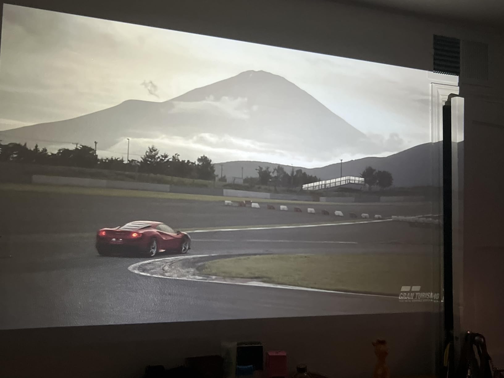 XuanPad Smart Mini Projector with WiFi and Bluetooth, 4K Support, Native 1080P, Auto Focus, Portable Outdoor Projector with 360 Degree Stand customer photo 2