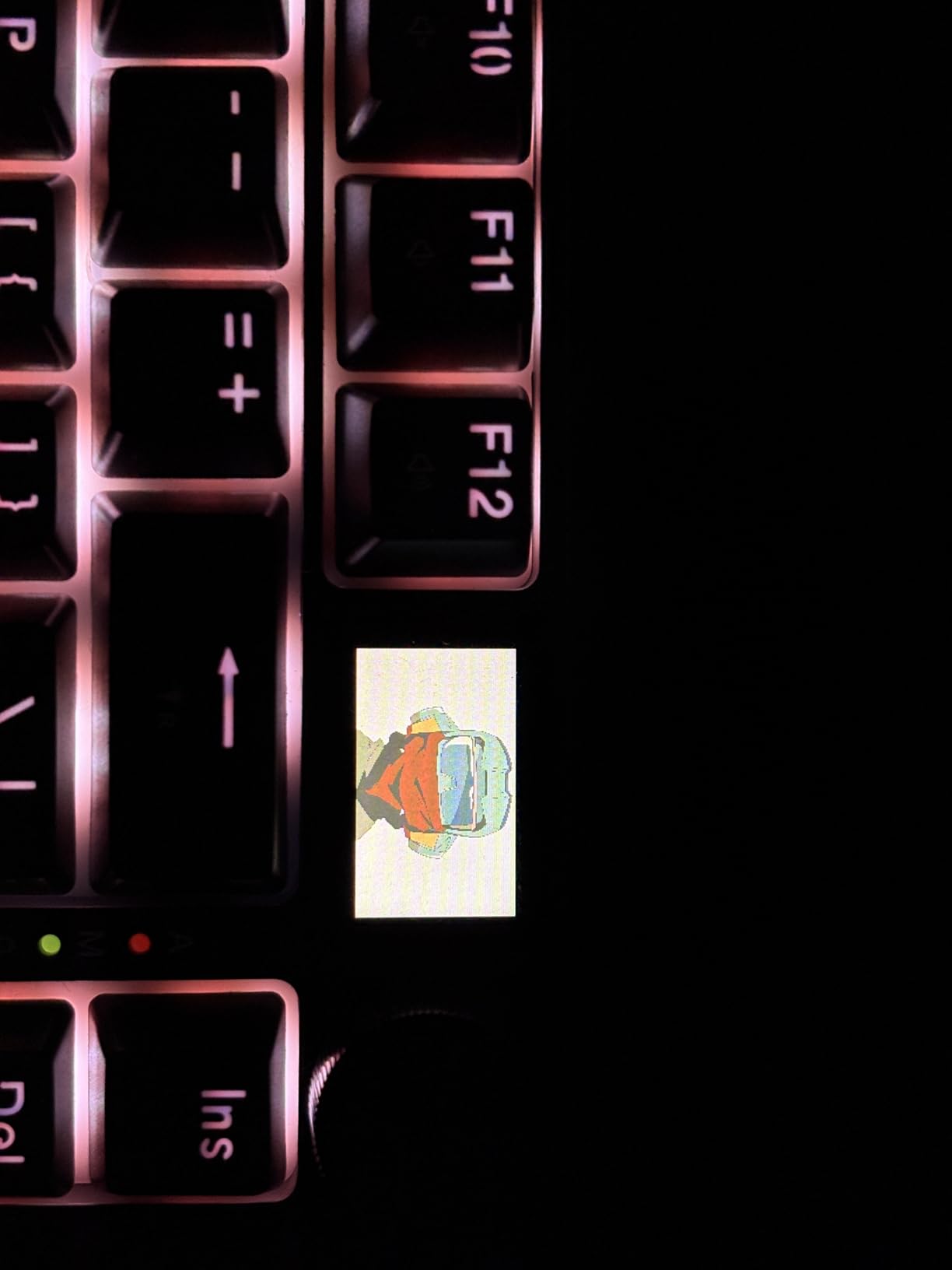 Redragon K724 PRO Wireless Gasket Gaming Keyboard w/Hype 1.14'' TFT Screen & Knob, 81-Key 75% Mechanical Keyboard, 5-Layer Noise Dampening, Hot-Swap South-Facing RGB Socket, Gradient PBT Keycaps customer photo 2