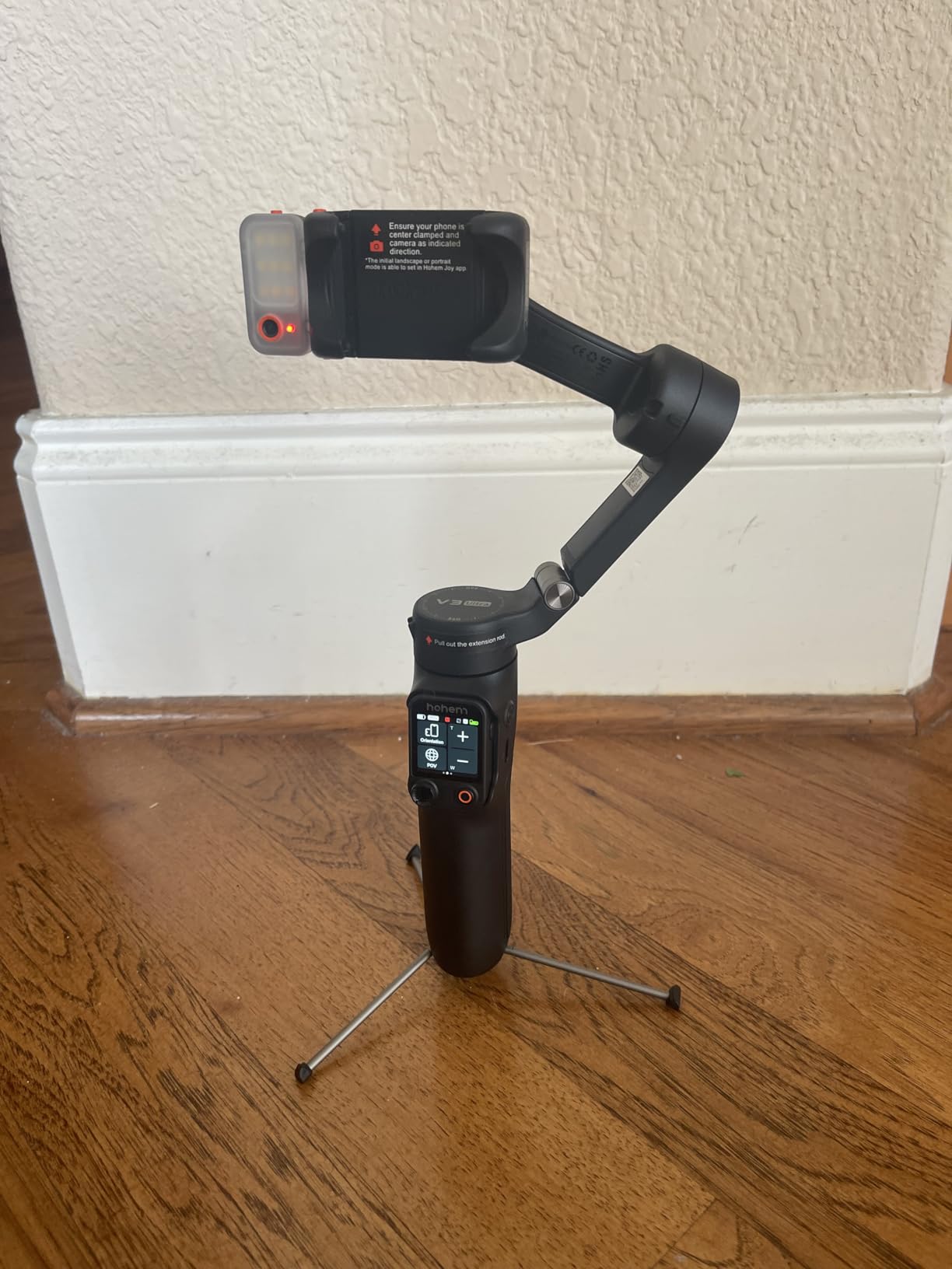 Hohem iSteady V3 Ultra Gimbal Stabilizer for iPhone, Phone Gimbal with AI Auto Tracking, Detachable Touchscreen Remote, Built-in Extension Rod, Tripod, Fill Light customer photo 2