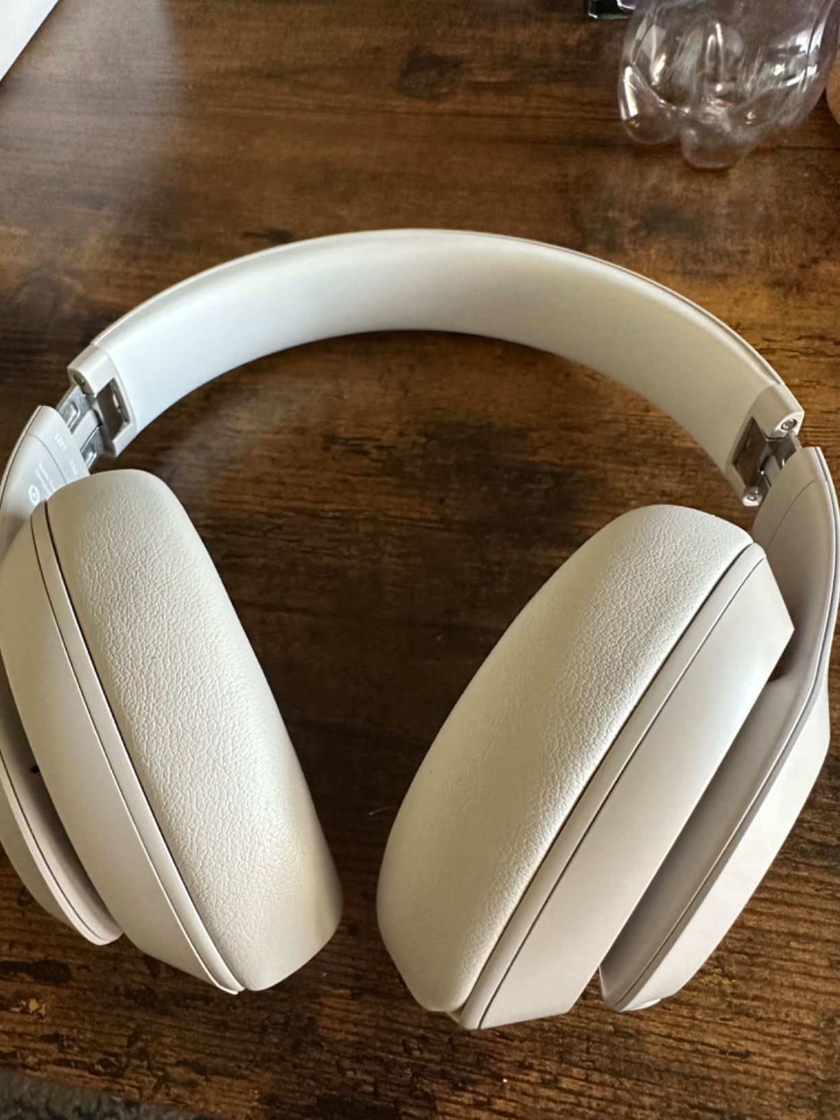 Beats Studio Pro - Premium Wireless Over-Ear Headphones - Up to 40-Hour Battery Life, Active Noise Cancelling, USB-C Lossless Audio, Apple & Android Compatible - Amazon Exclusive Sand Gray customer photo 2